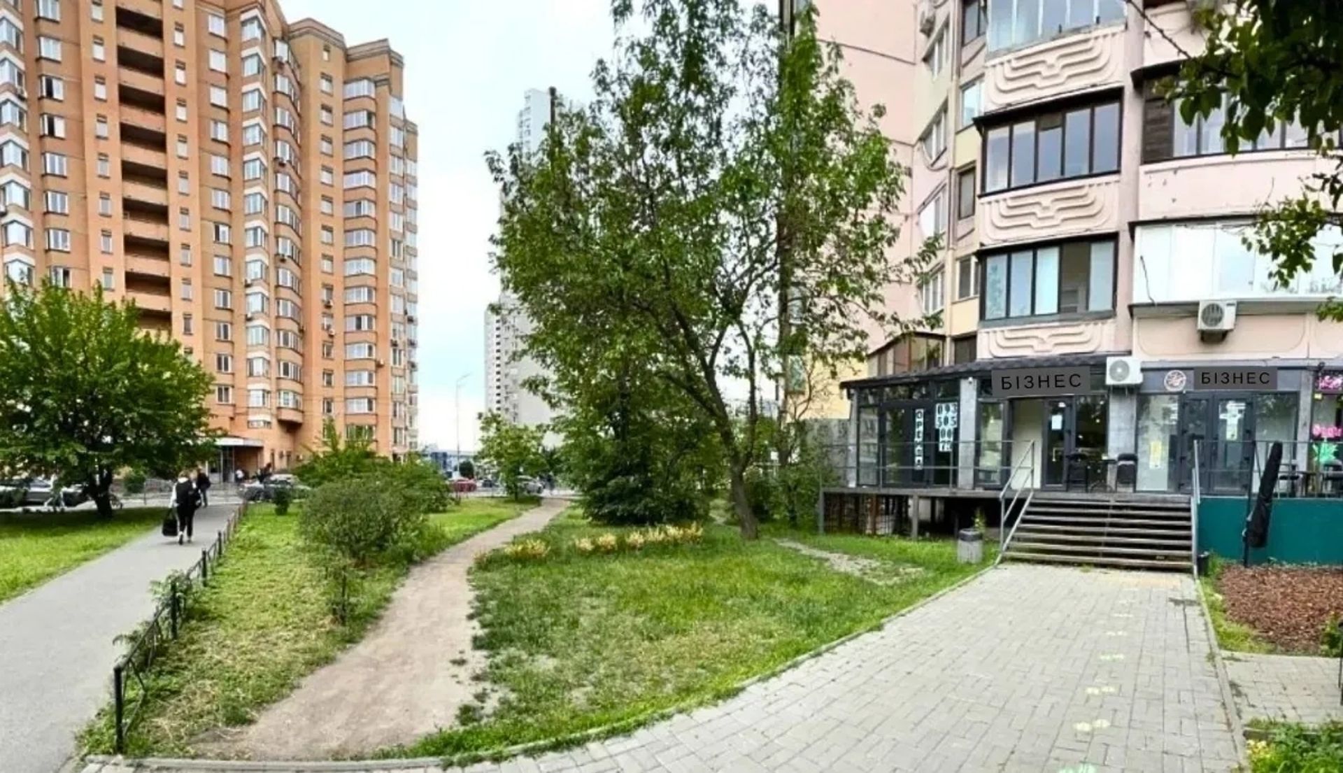 Фасадне приміщення 41 м2 в Дарницькому районі