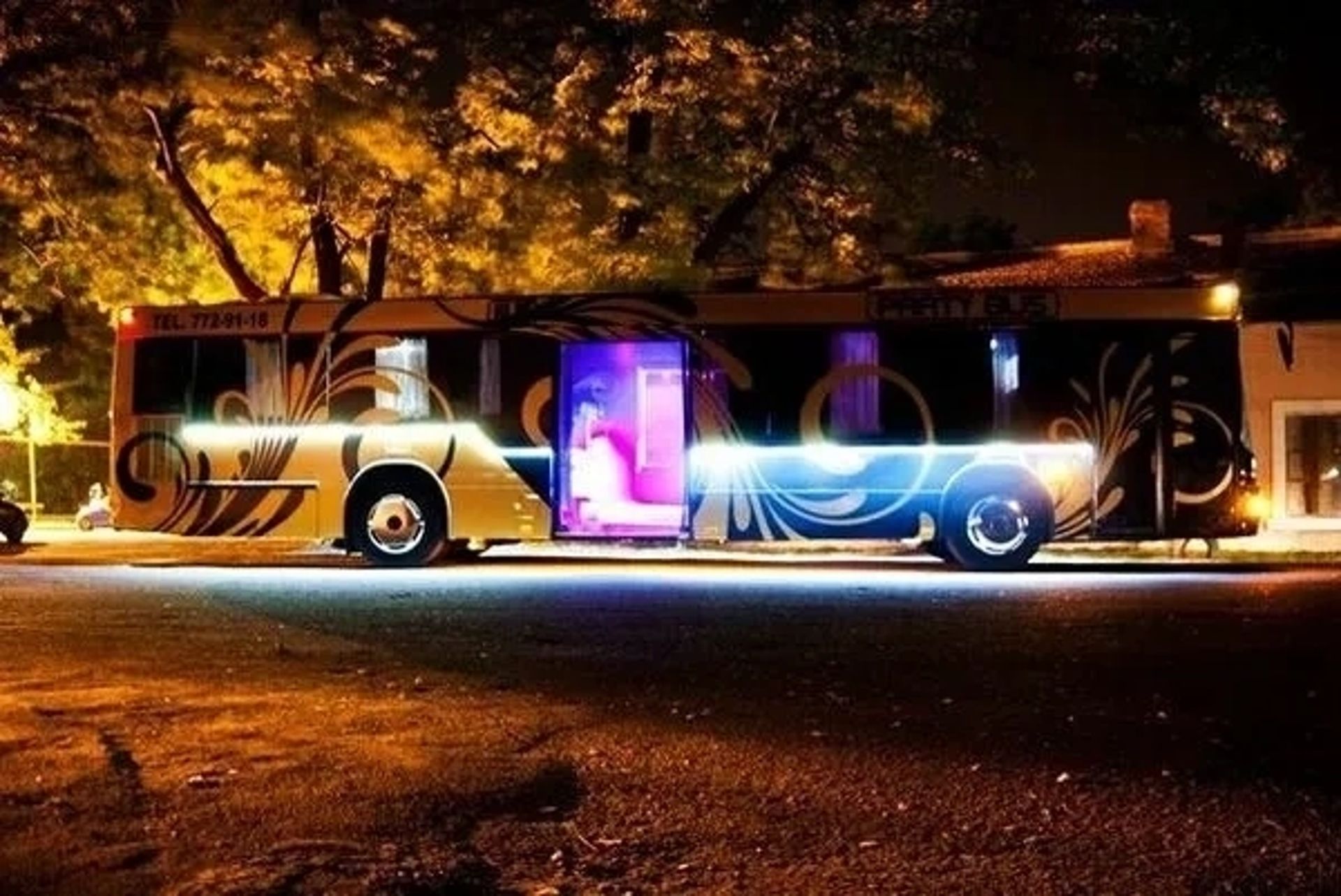 064 Замовити Party Bus Golden Prime на дівич-вечір