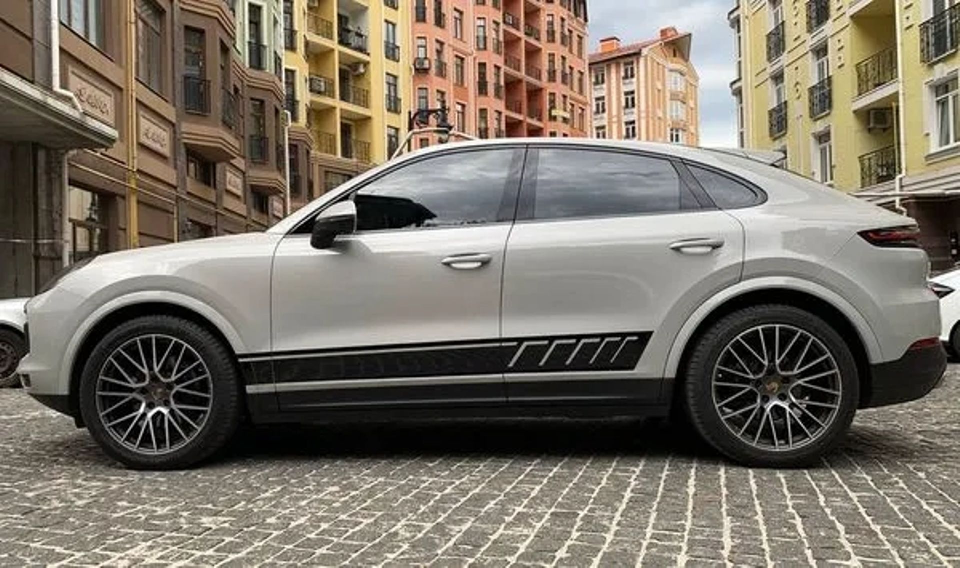 417 Porsche Cayenne Coupe на весілля з водієм