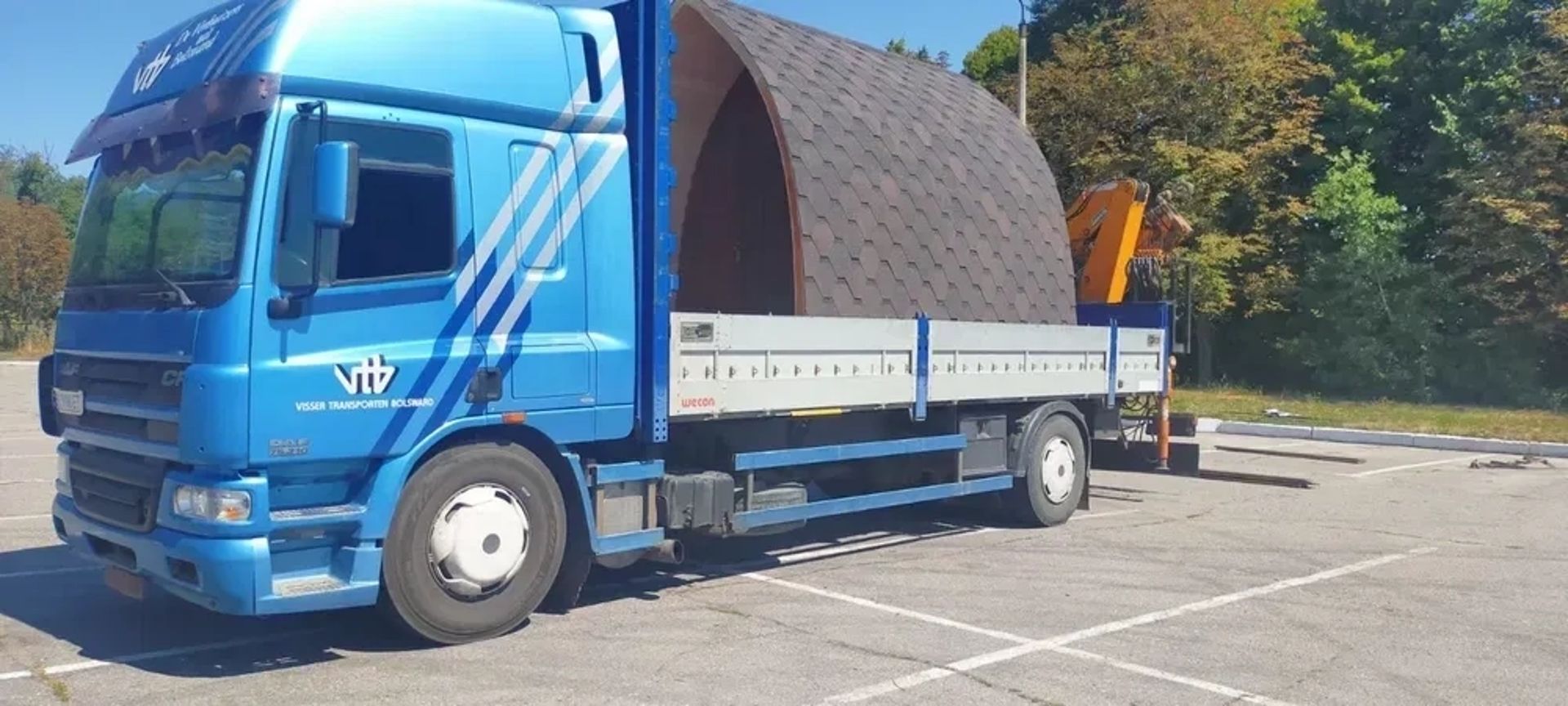 Кран-маніпулятор на шасі DAF для перевезення вантажів