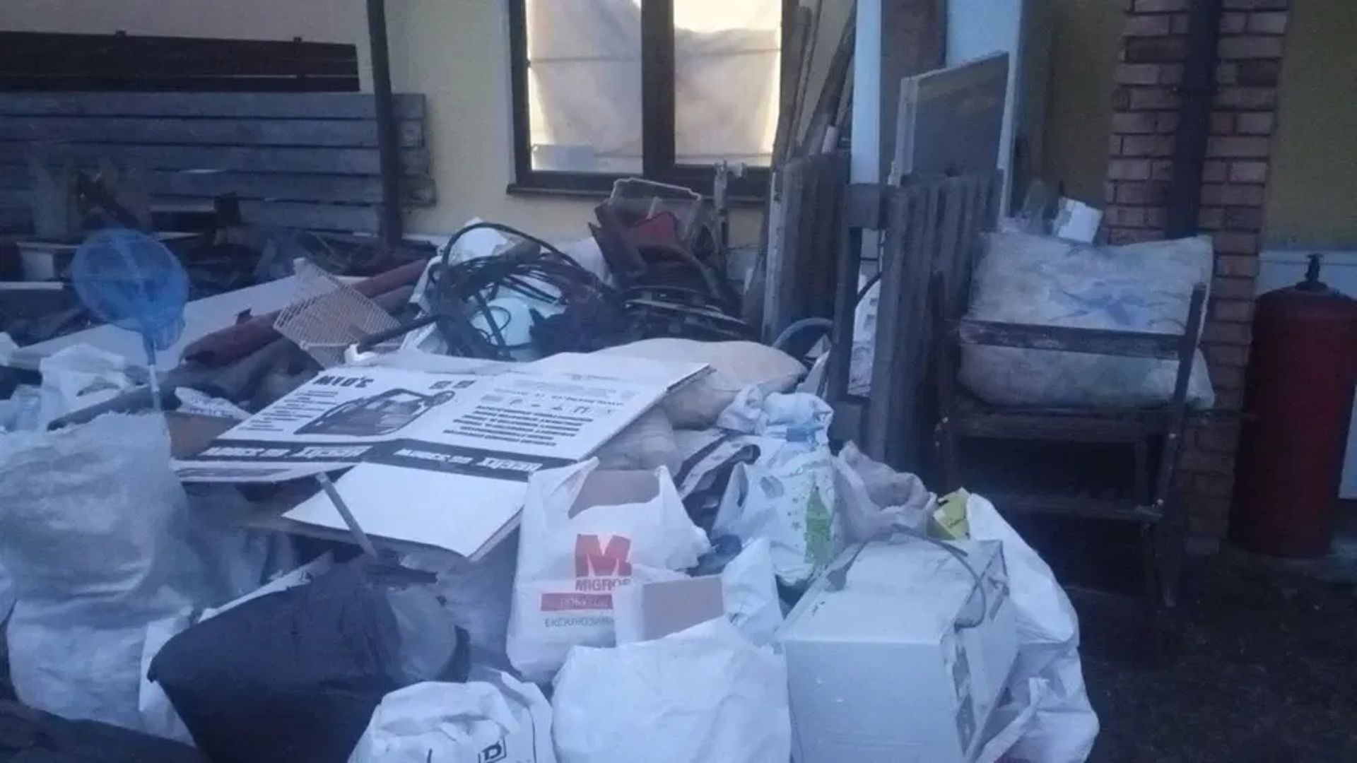 Вивіз сміття . Вивіз хламу . Вивіз строй мусора . Працюємо кожного дня.