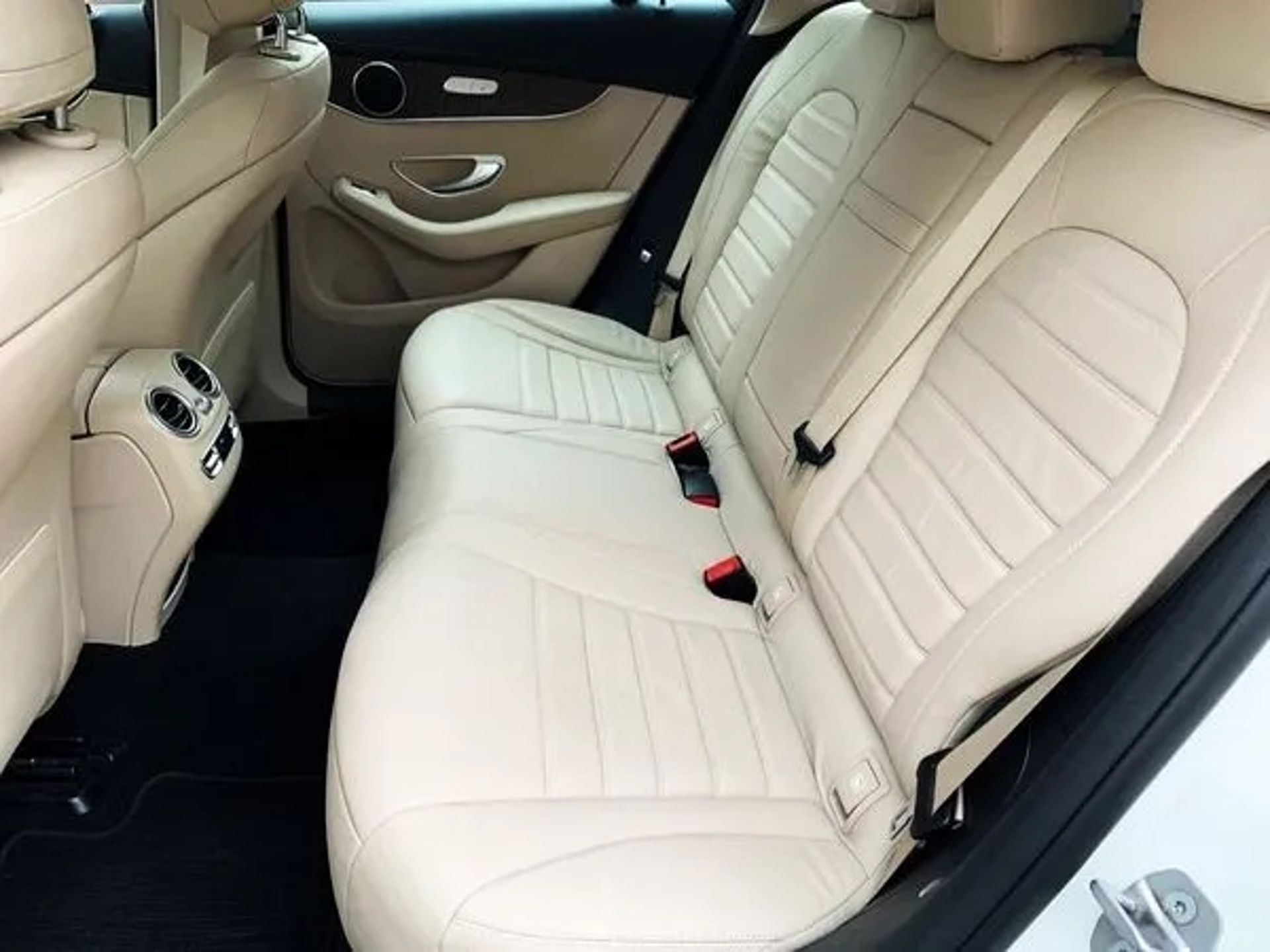 071 Позашляховик на весілля Mercedes-Benz GLC 250d