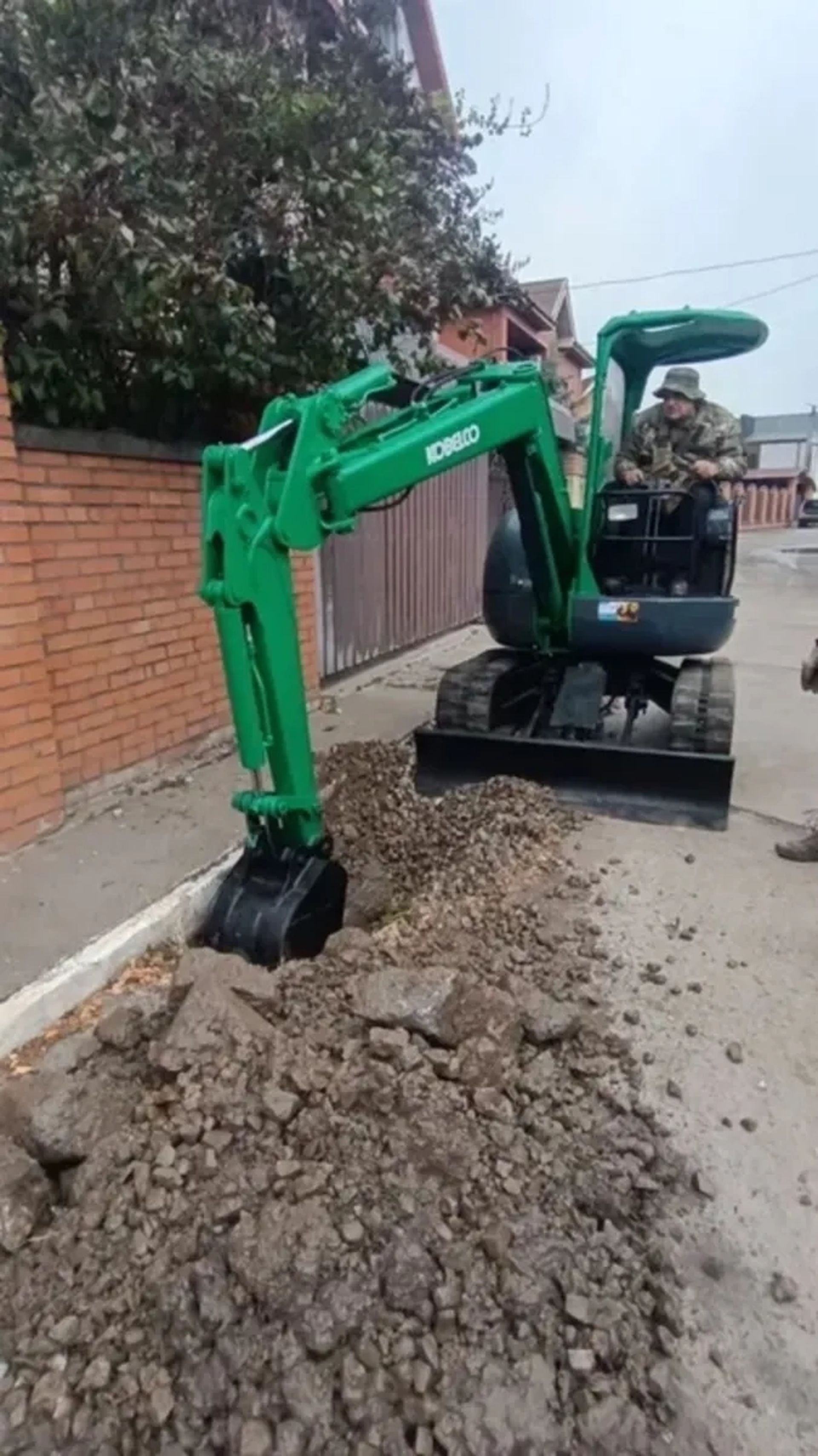 Міні-екскаватор Kobelco для земляних робіт