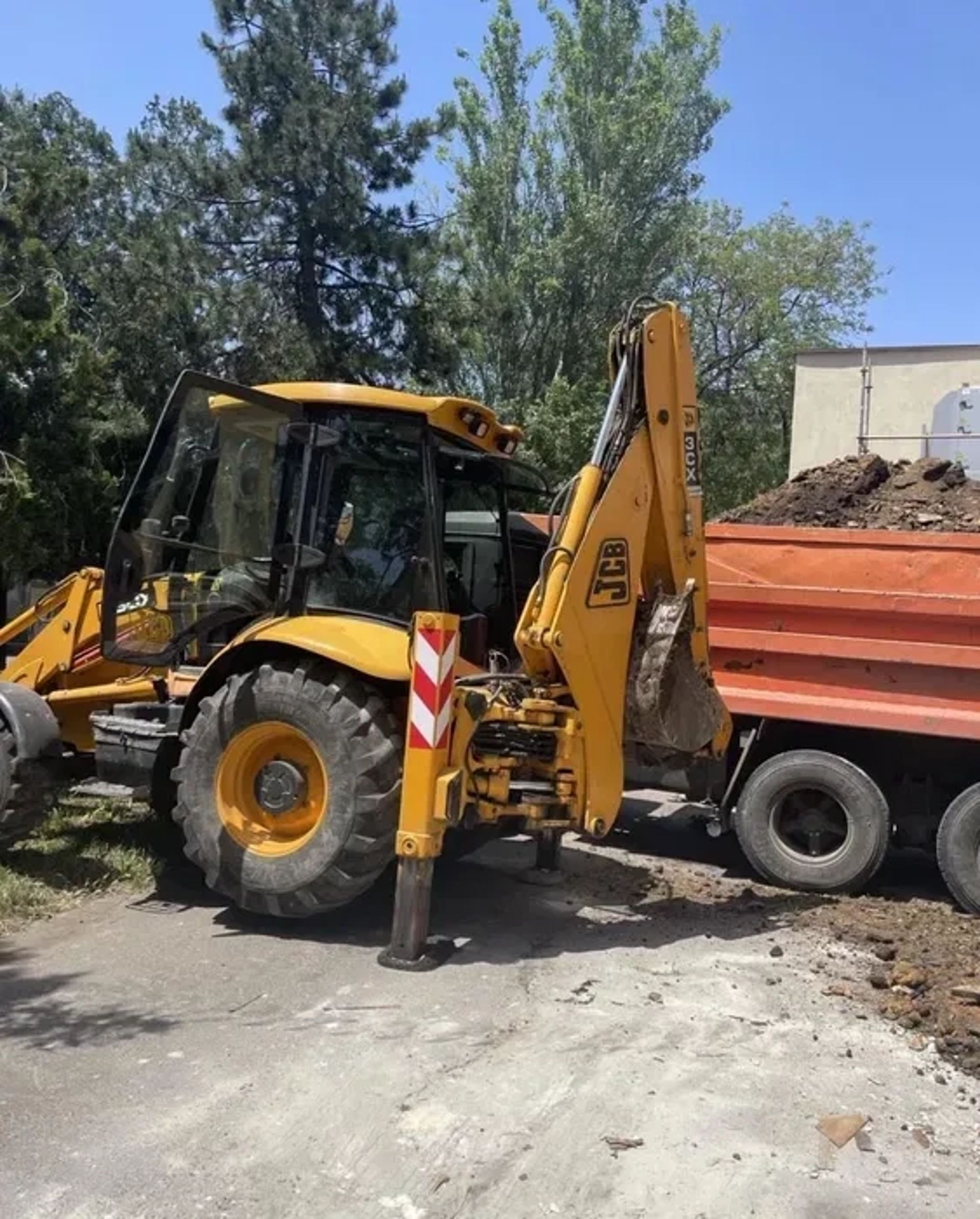 Услуги экскаватора ,спецтехники JCB гидромолот вибротрамбовка