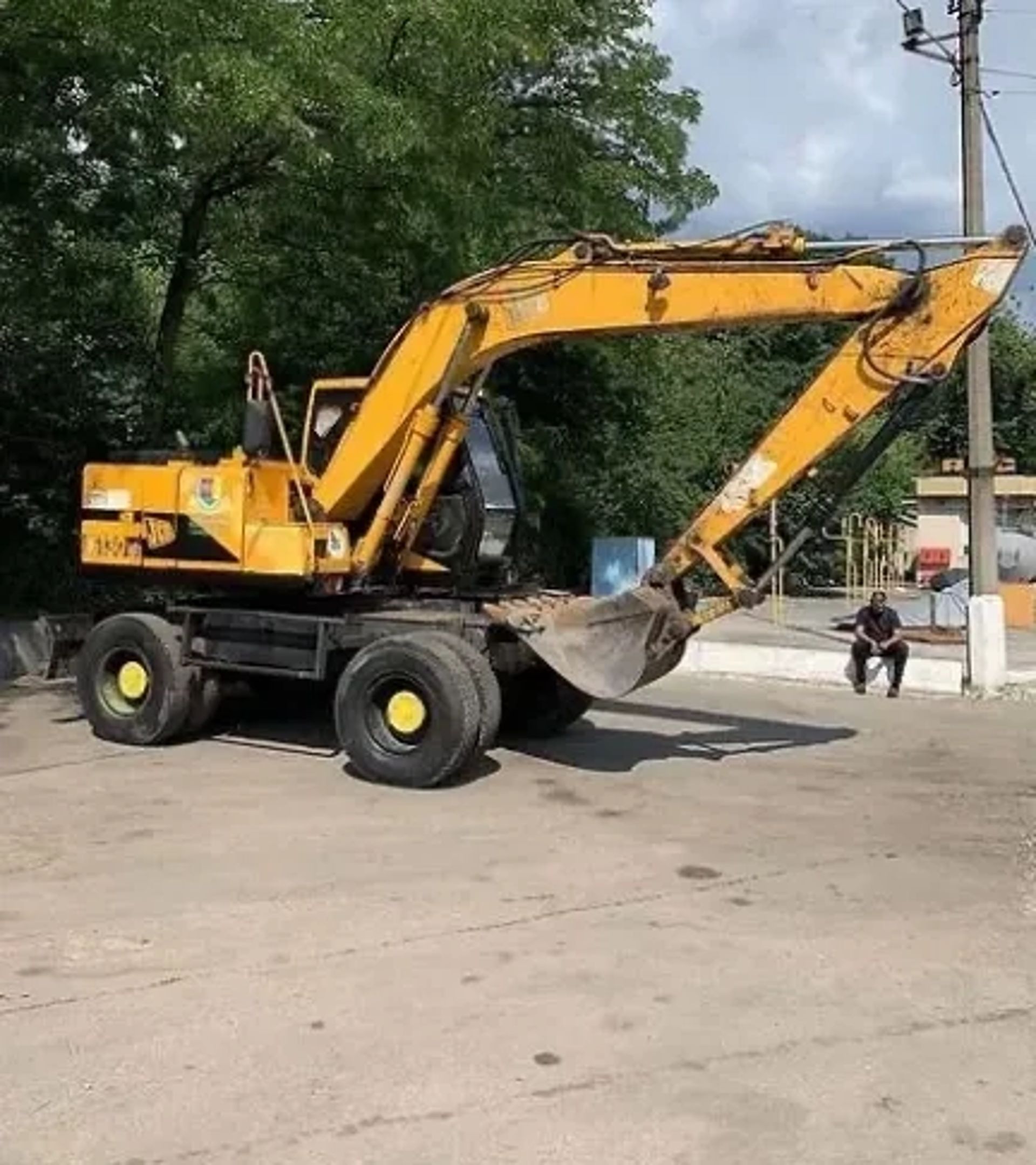Услуги экскаватора ,спецтехники JCB гидромолот вибротрамбовка