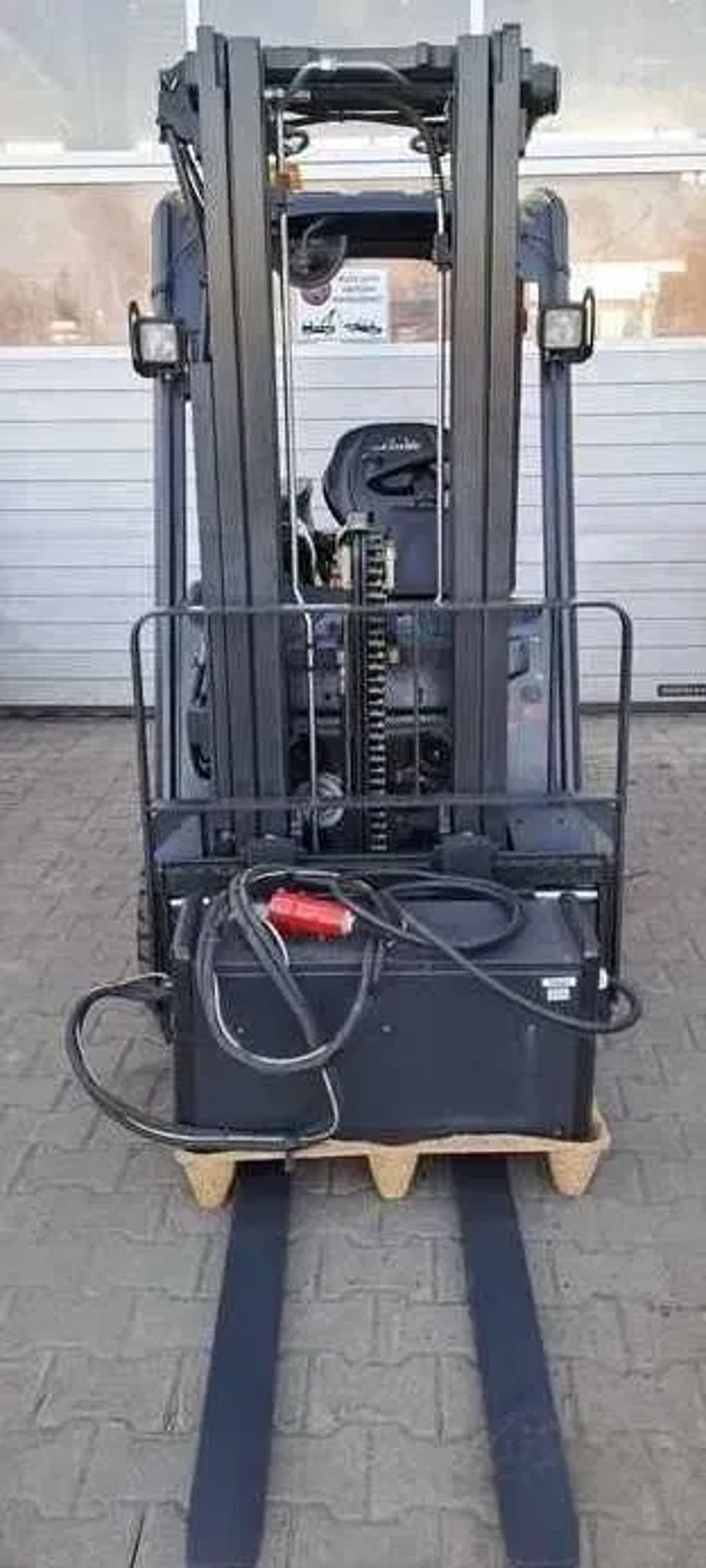 Електричний навантажувач LINDE E16P з літієвою батареєю
