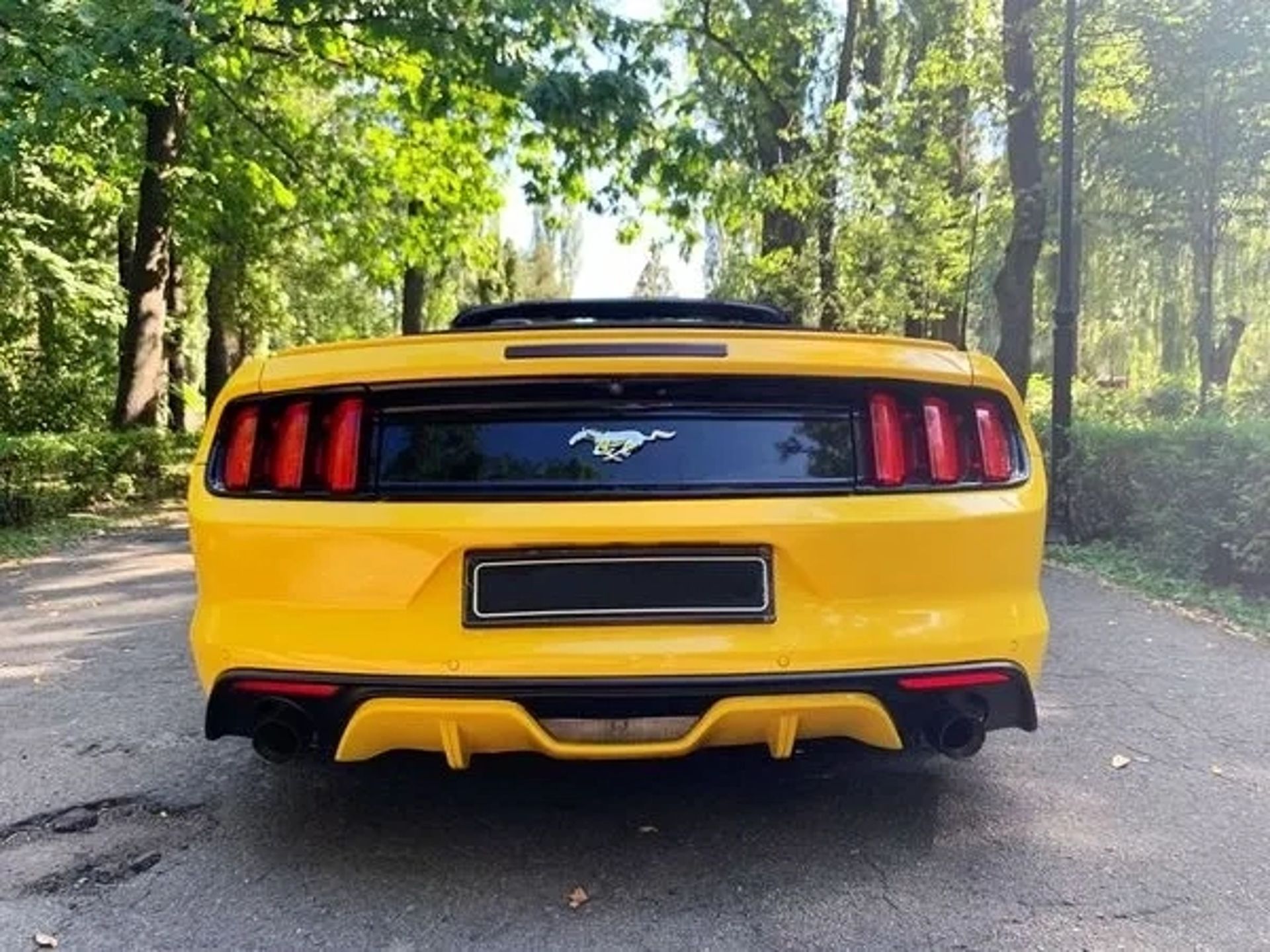 070 Кабріолет Ford Mustang GT жовтий