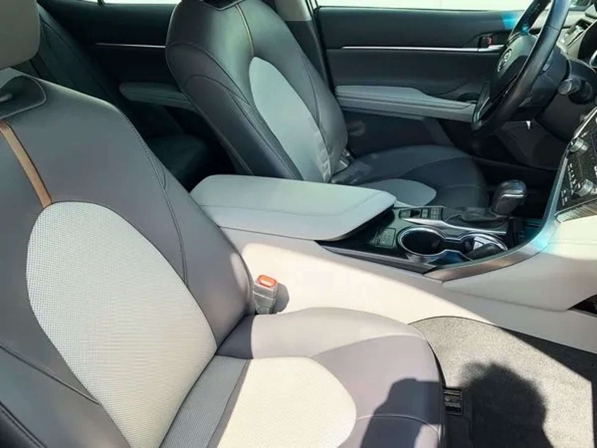 076 Toyota Camry V70 чорная замовити авто на весілля