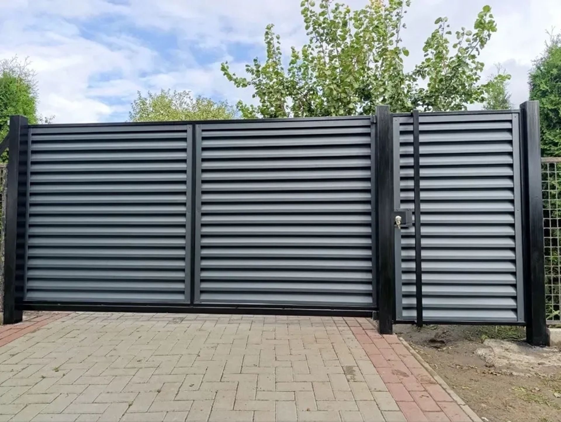 Ворота Луцьк відкатні та розпашні металеві плетені з елементами ковки