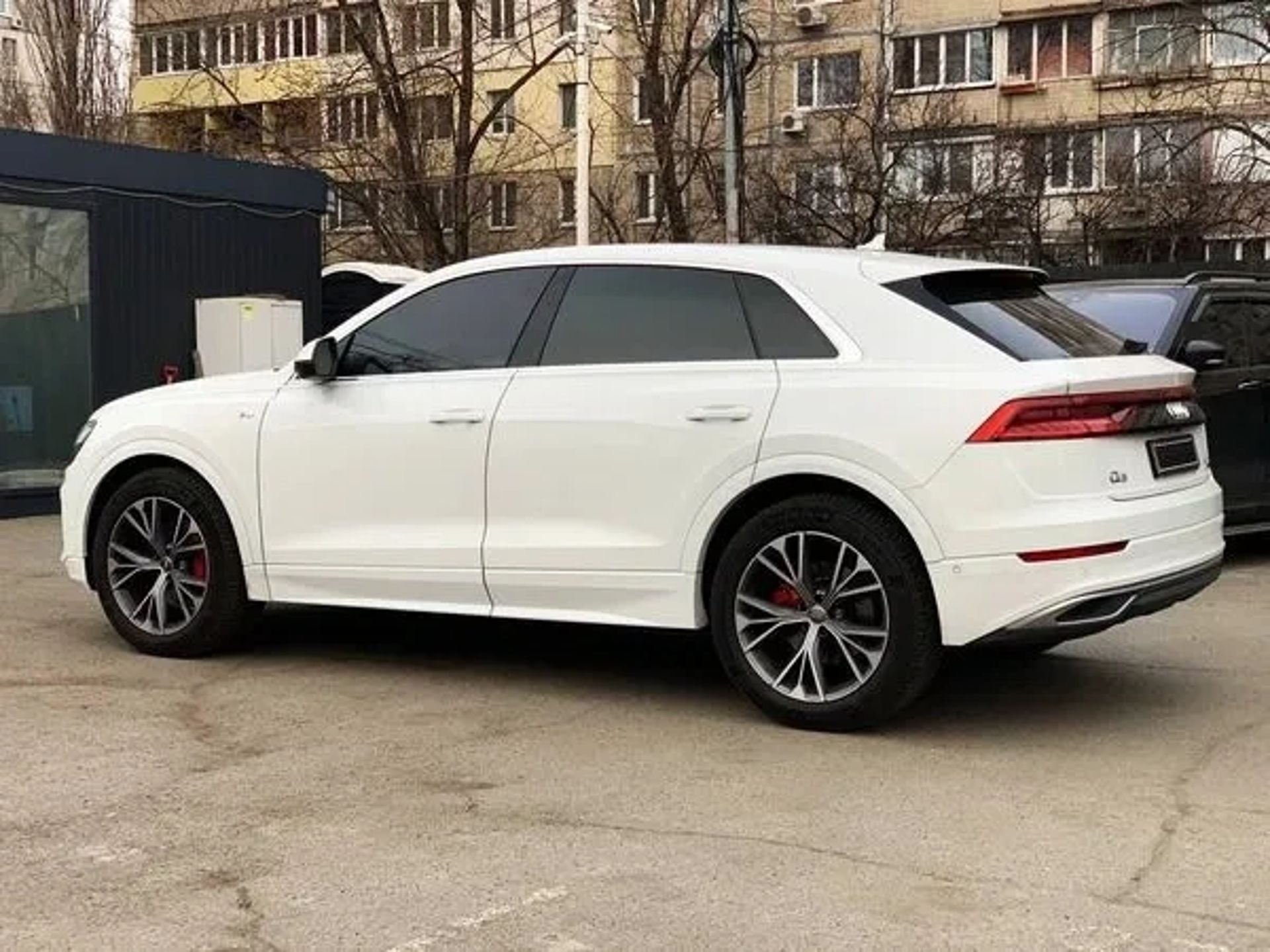037 Позашляховик на весілля Audi Q8 S Line біла