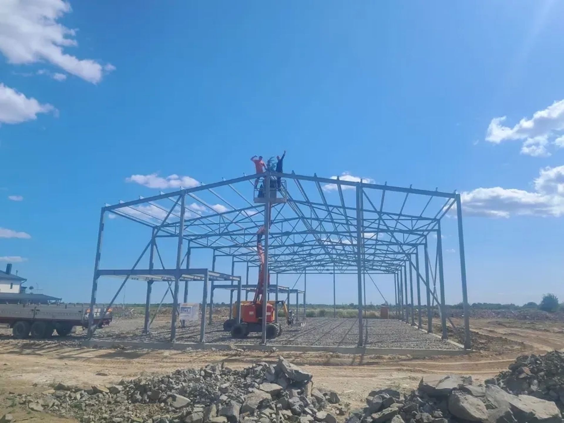 Ангари, навіси, склади, металоконструкції ( від 2 450 м2.)