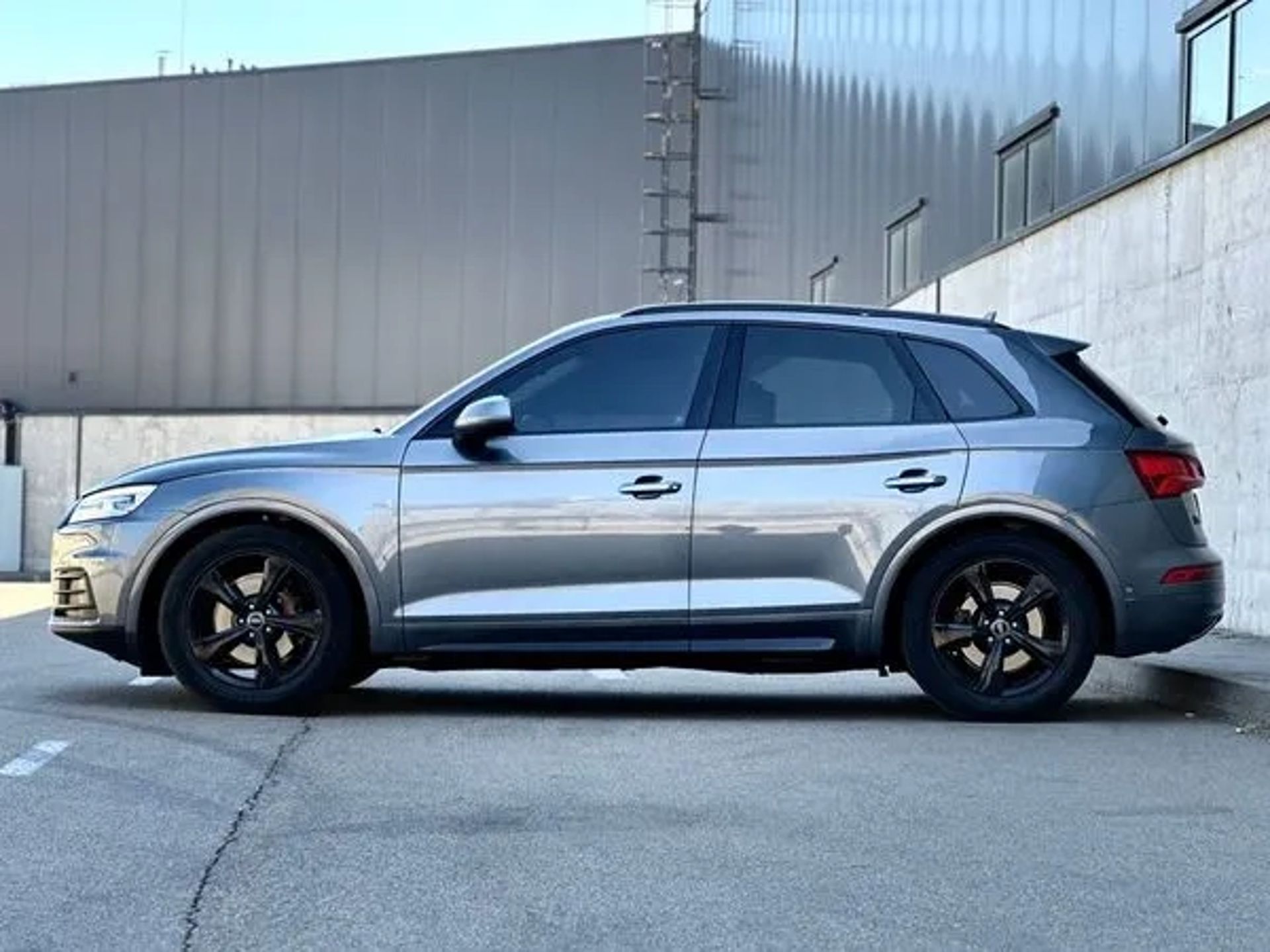 120 Позашляховик без водія Audi Q5-Quattro
