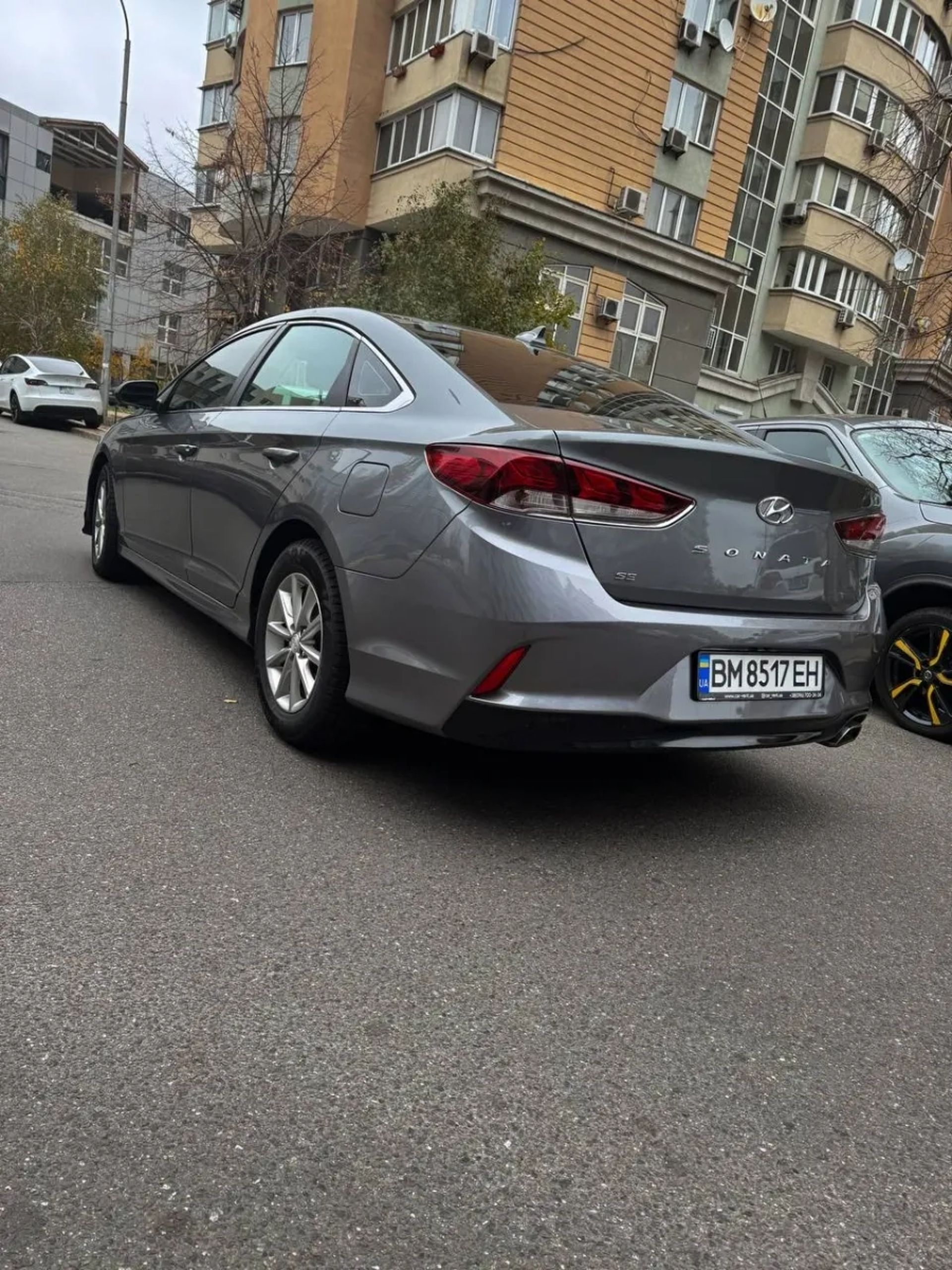 Авто Hyundai Sonata - комфортабельний та м'який седан.