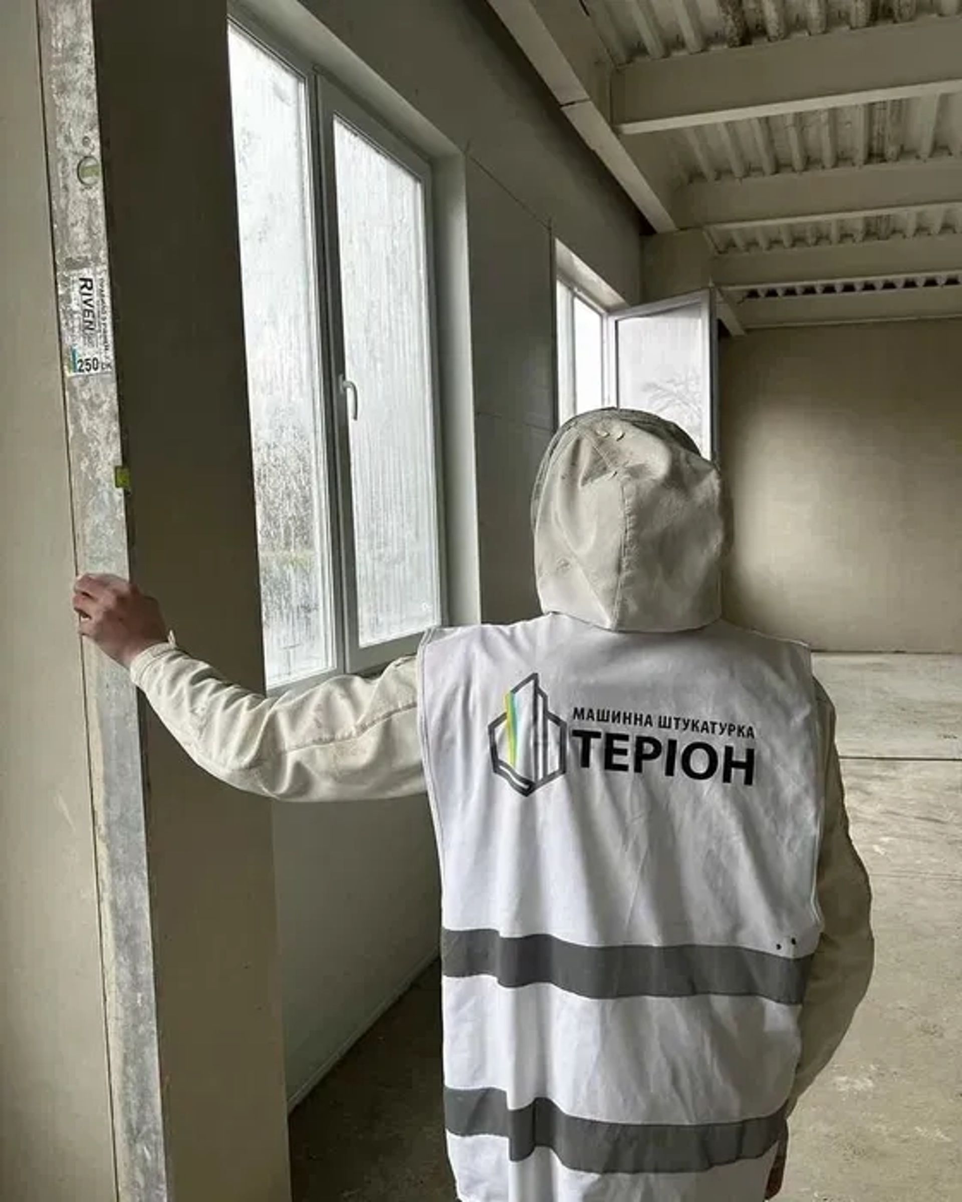 Штукатурка, машинна штукатурка, Стяжка підлоги.