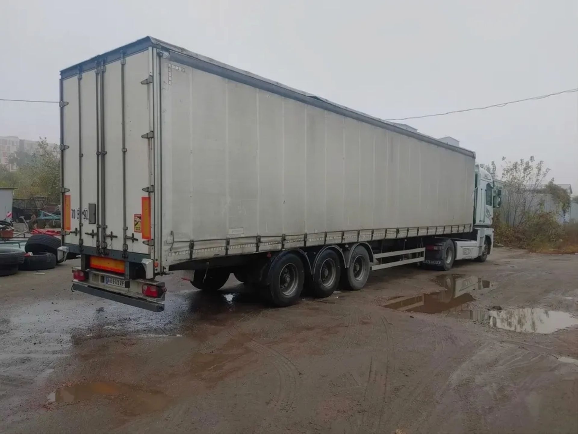 Причеп - штора Fruehauf (Вантажоперевезення)