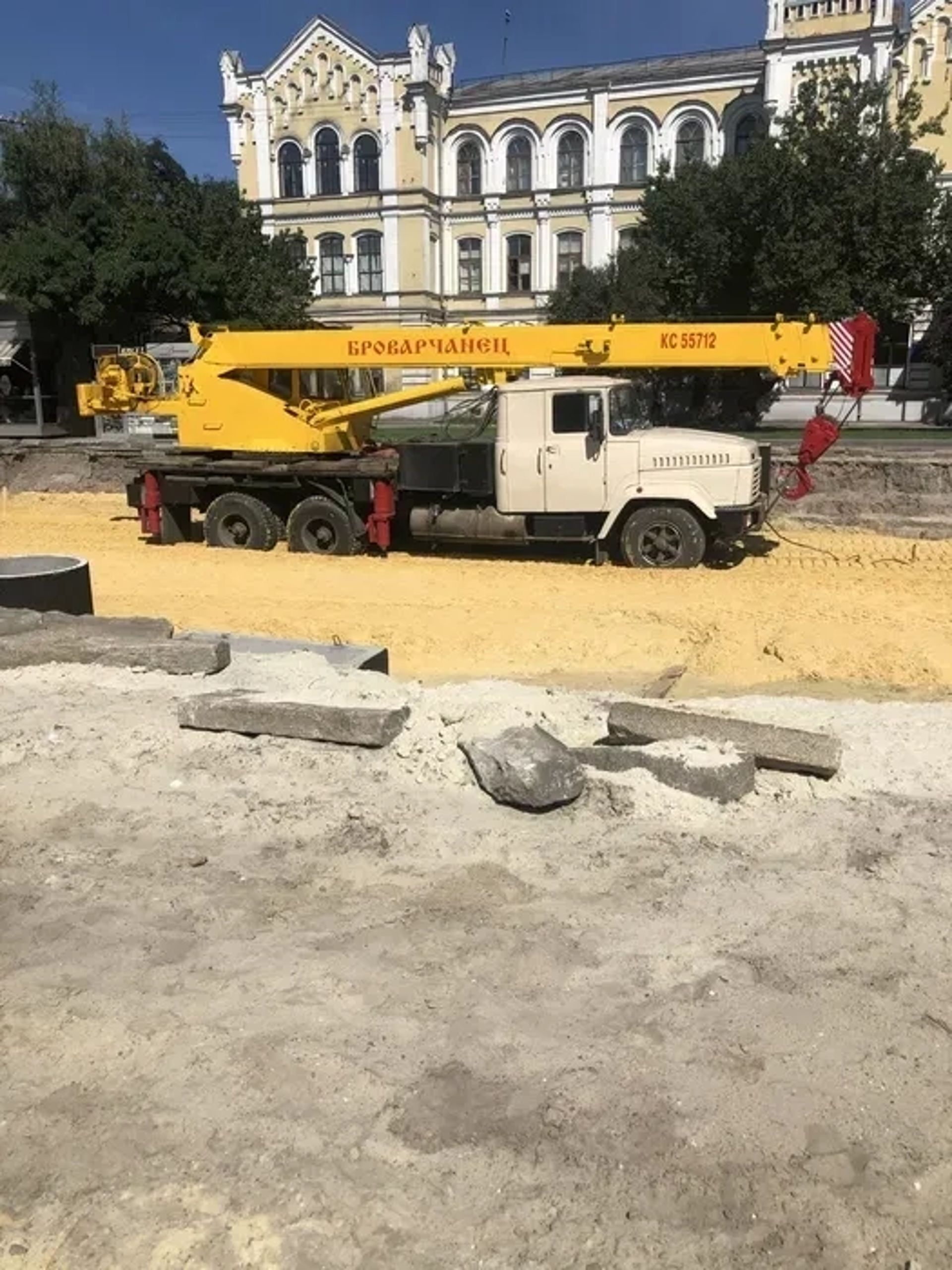 Автокран на базі КрАЗ (25 тонн)