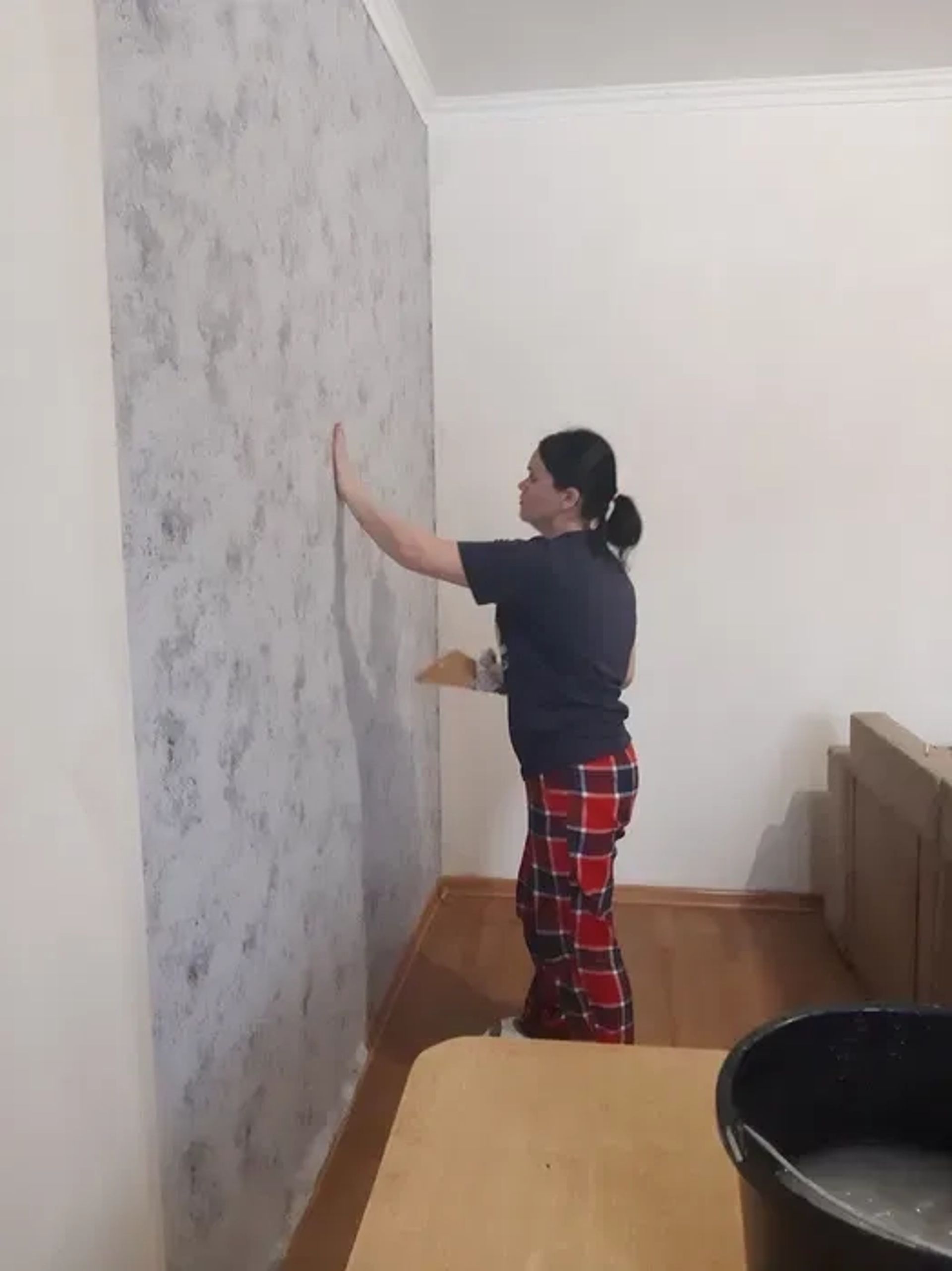 Поклейка обоїв та фарбування стін і стель якісно та акуратно