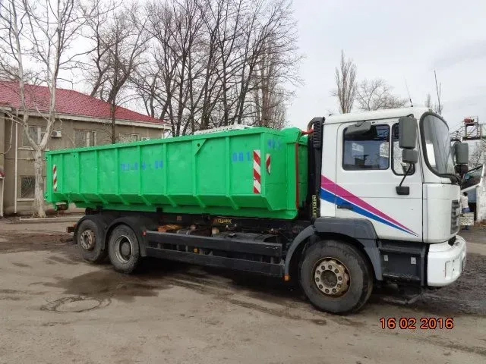 Вывоз строительного мусора съемным контейнером: быстрая подача и честная цена!