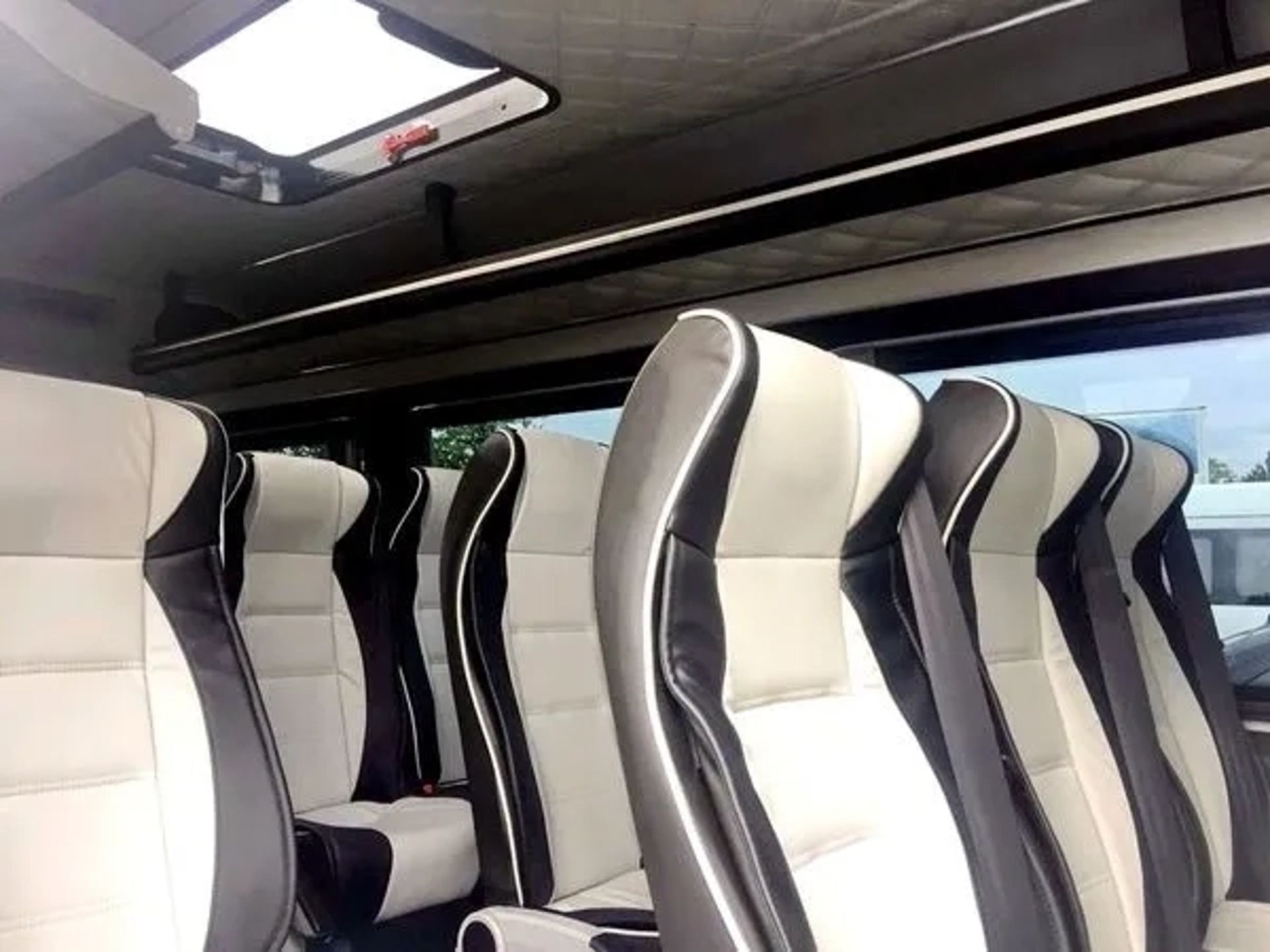 308 Мікроавтобус на весілля Mercedes-Benz Sprinter чорний