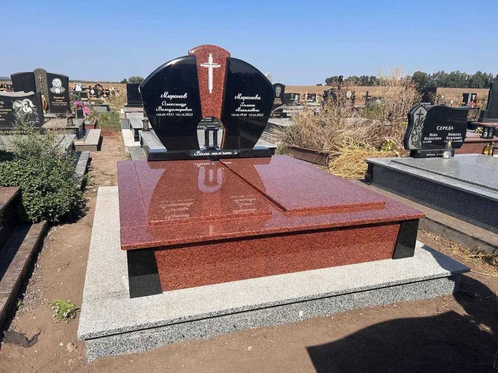 Пам'ятники з Граніту (SVS-GRANIT): Власне Виробництво.
