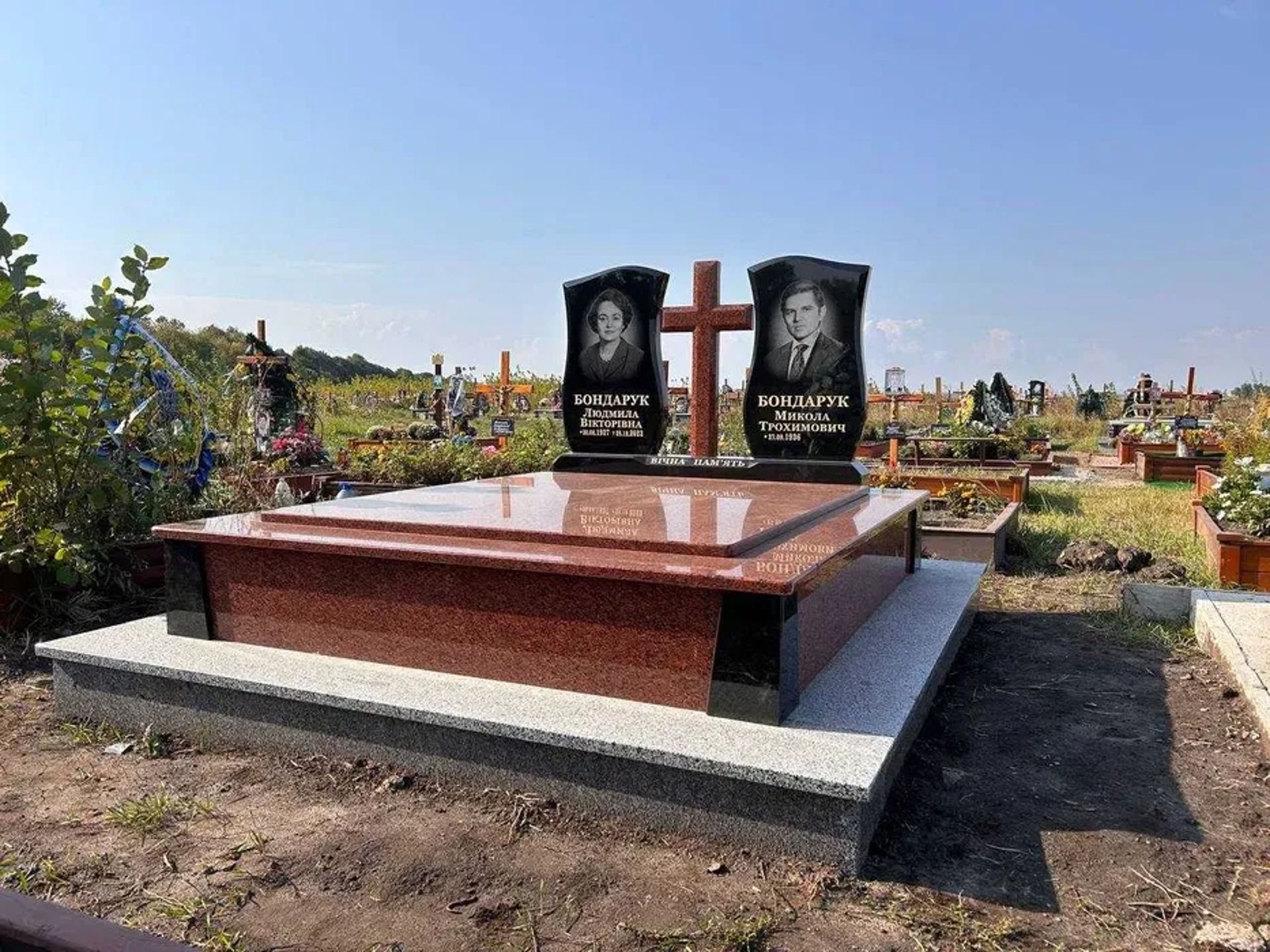 Пам'ятники з Граніту (SVS-GRANIT): Власне Виробництво.