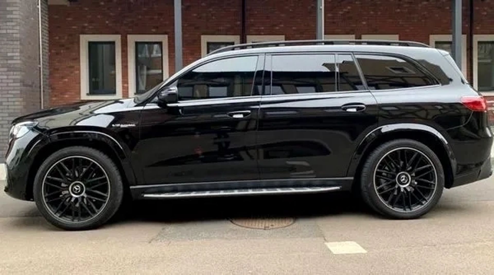 258 Mercedes-Benz GLS 63 AMG без водія або з водієм