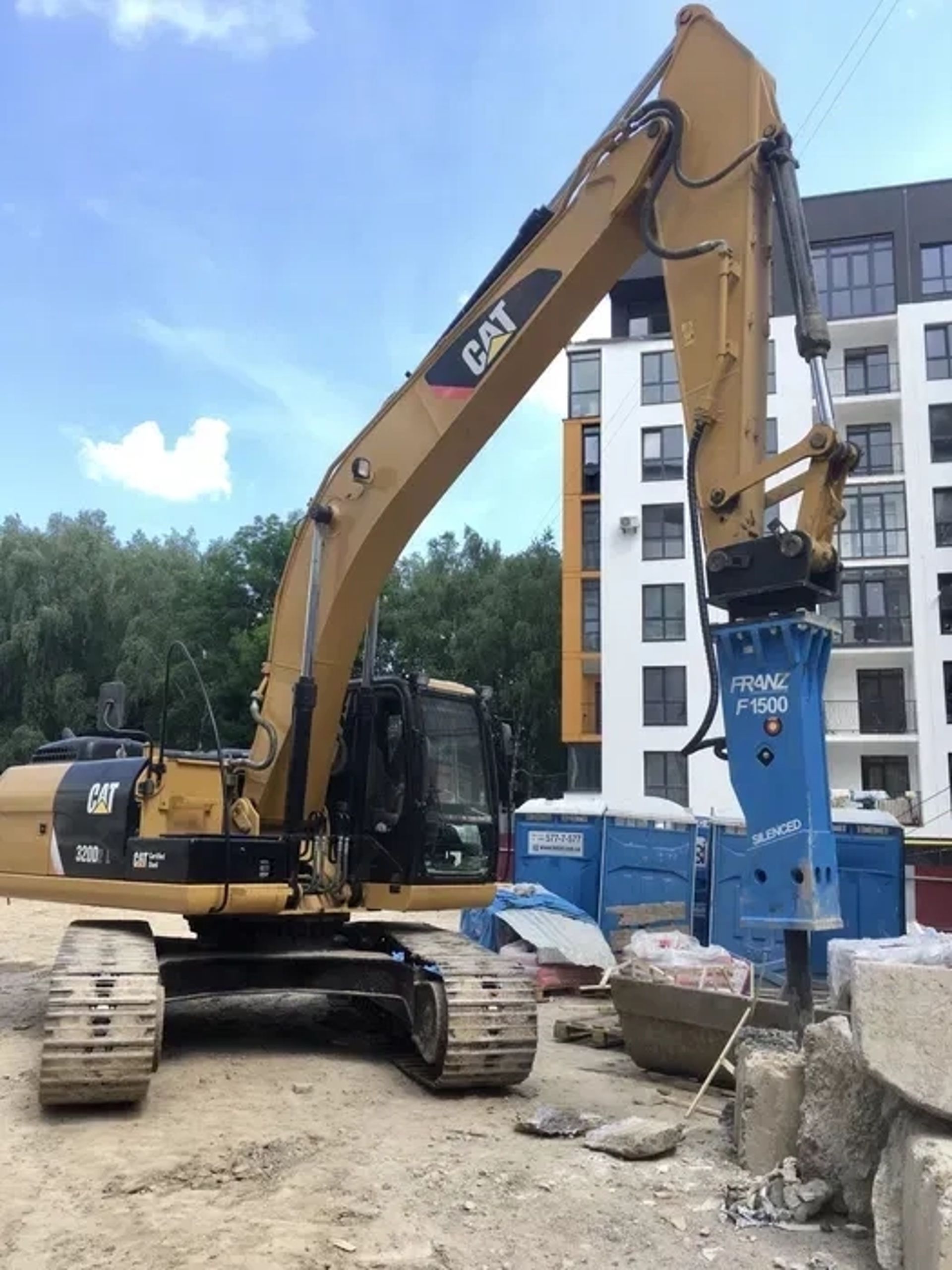Екскаватор Caterpillar 320 D2L з гідромолотом 1,5т