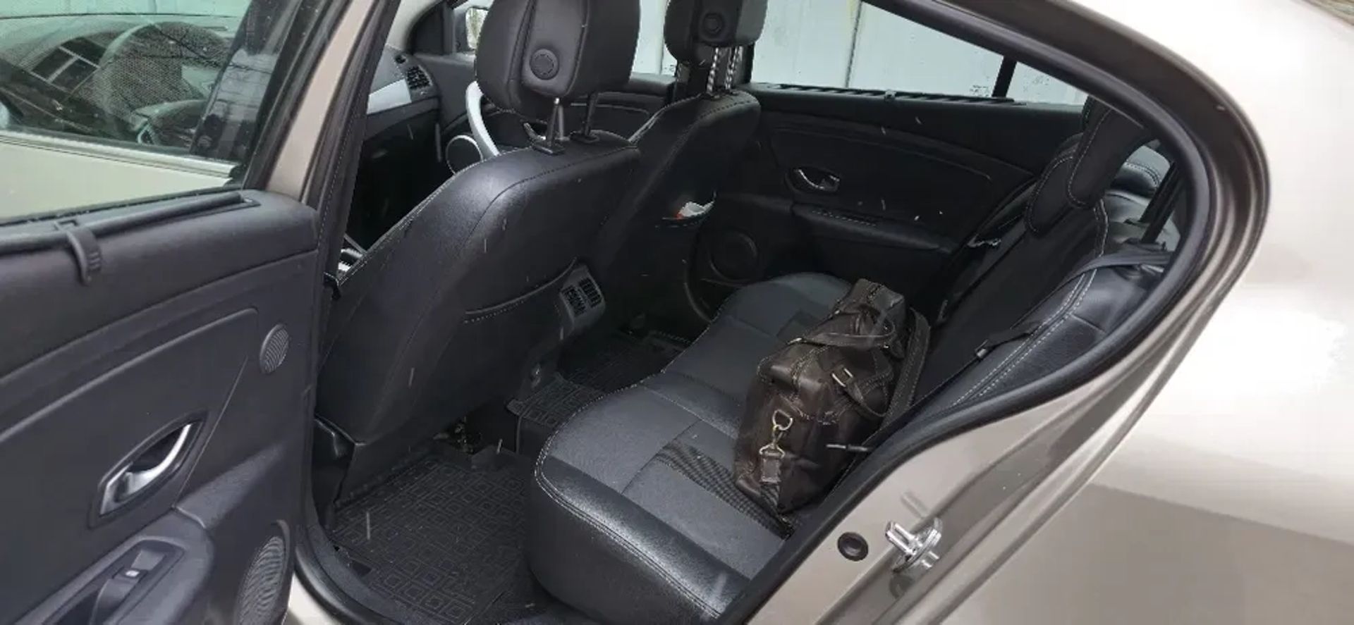 Авто Renault fluence для одного водія