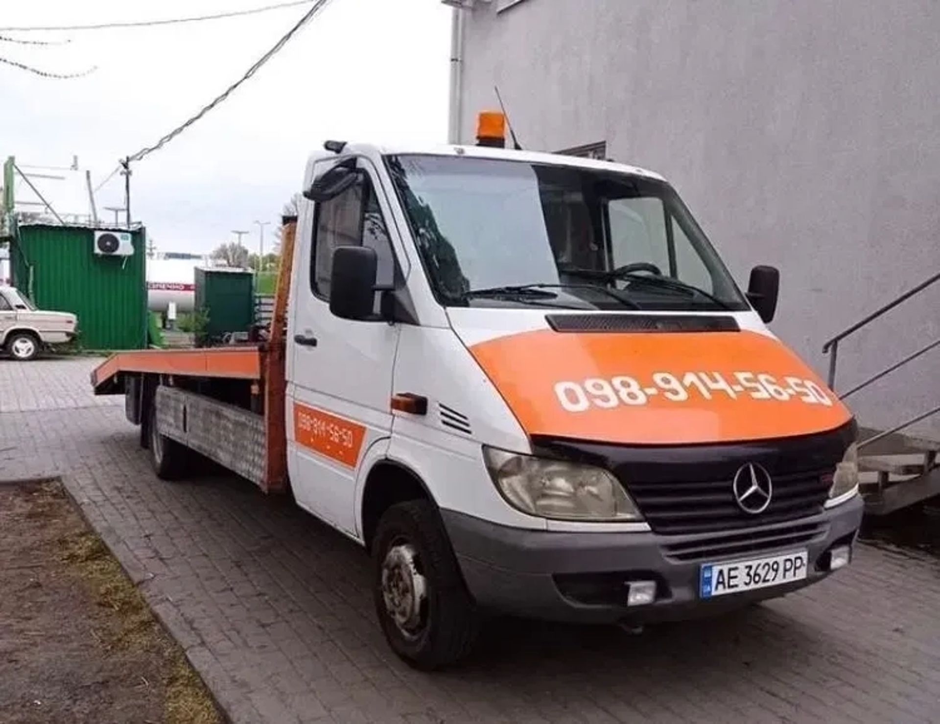 Евакуатор на базі Mercedes-Benz Sprinter