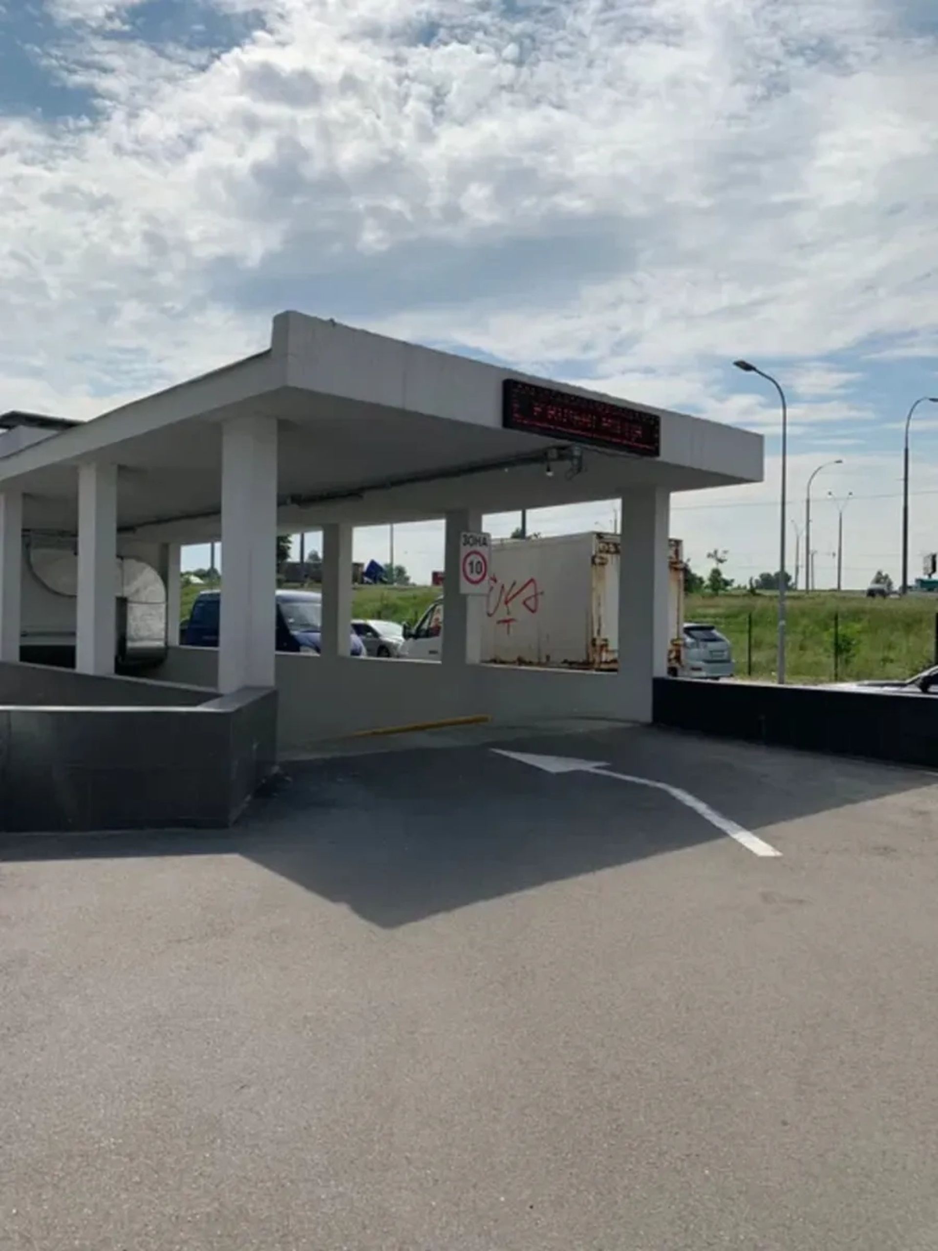 Місце в підземному паркінгу на проспекті Володимира Івасюка