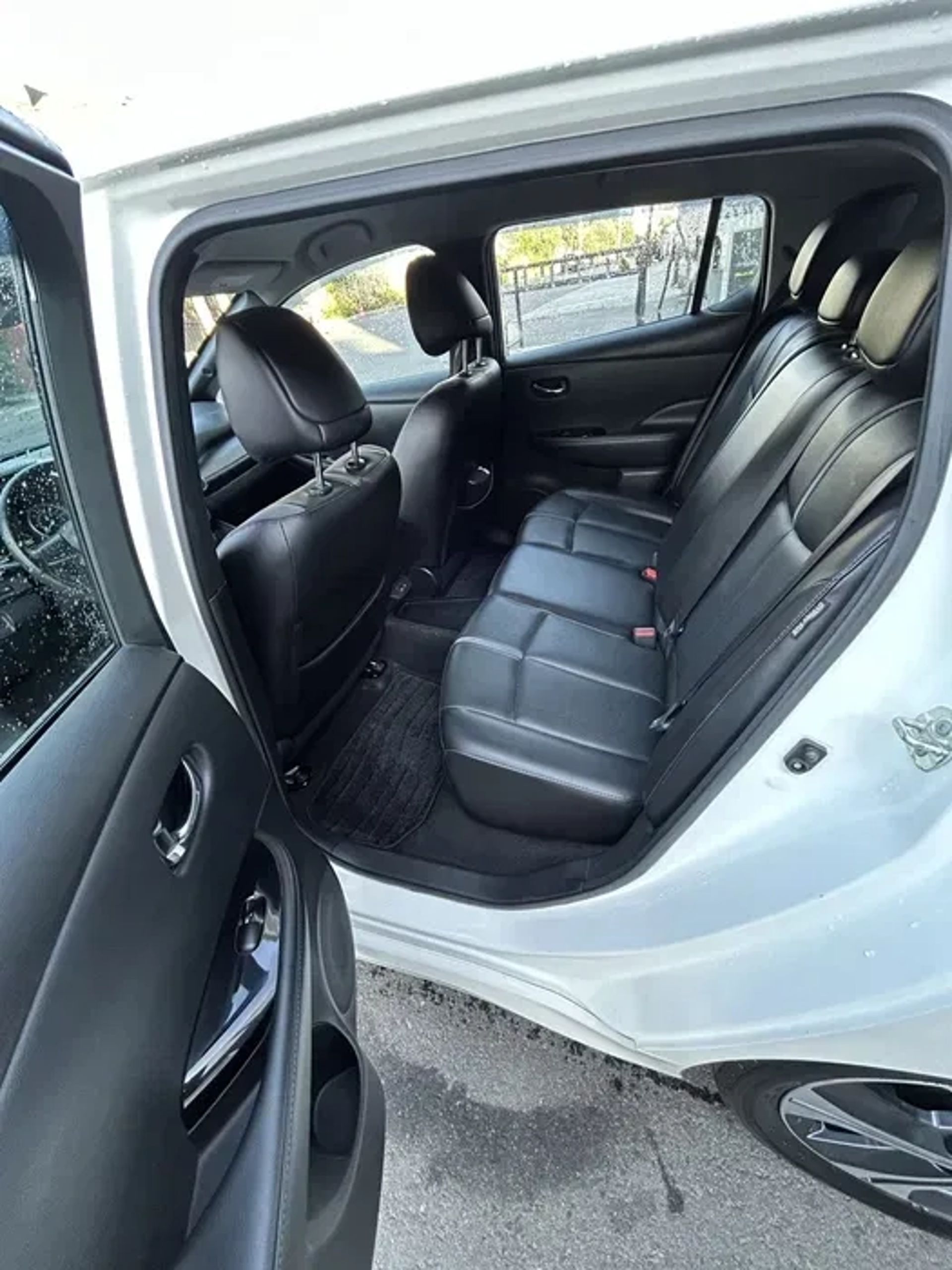 Елекрокар Nissan Leaf авто в таксі глово довгостроково!
