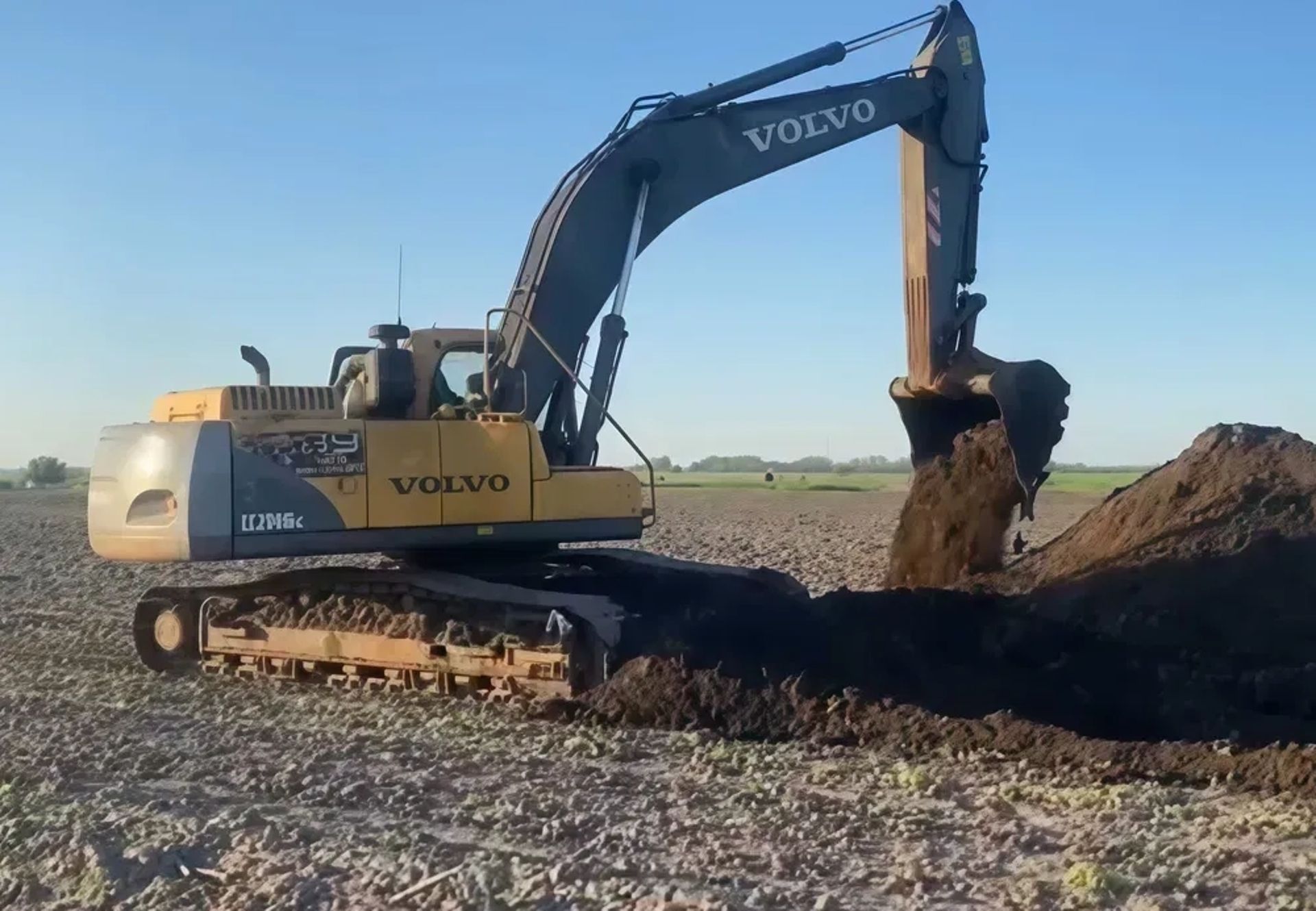 Екскаватор Volvo EC360BLC — Котловани, кар'єри, демонтаж