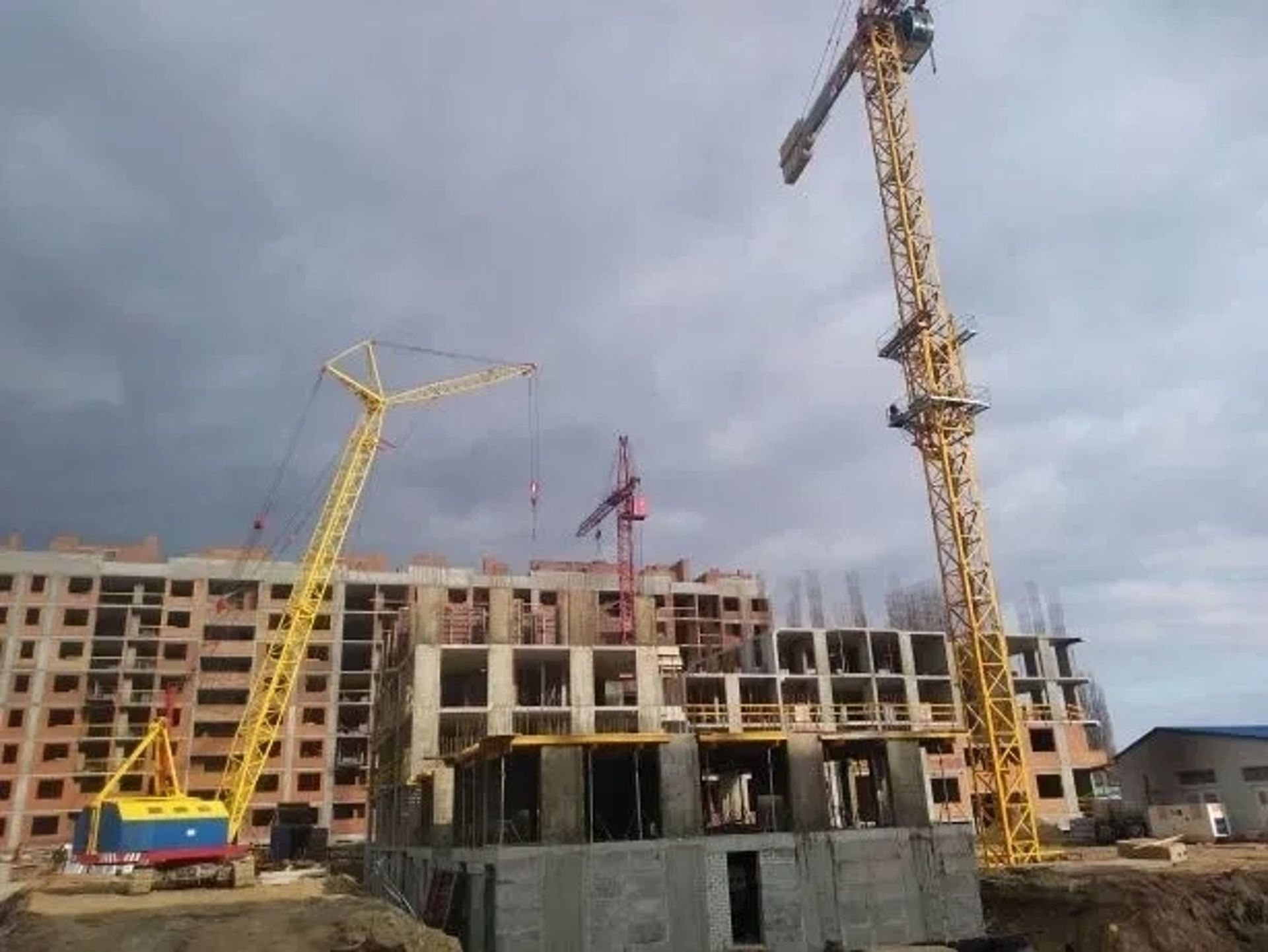 Кран на гусеничному ходу МКГ -25