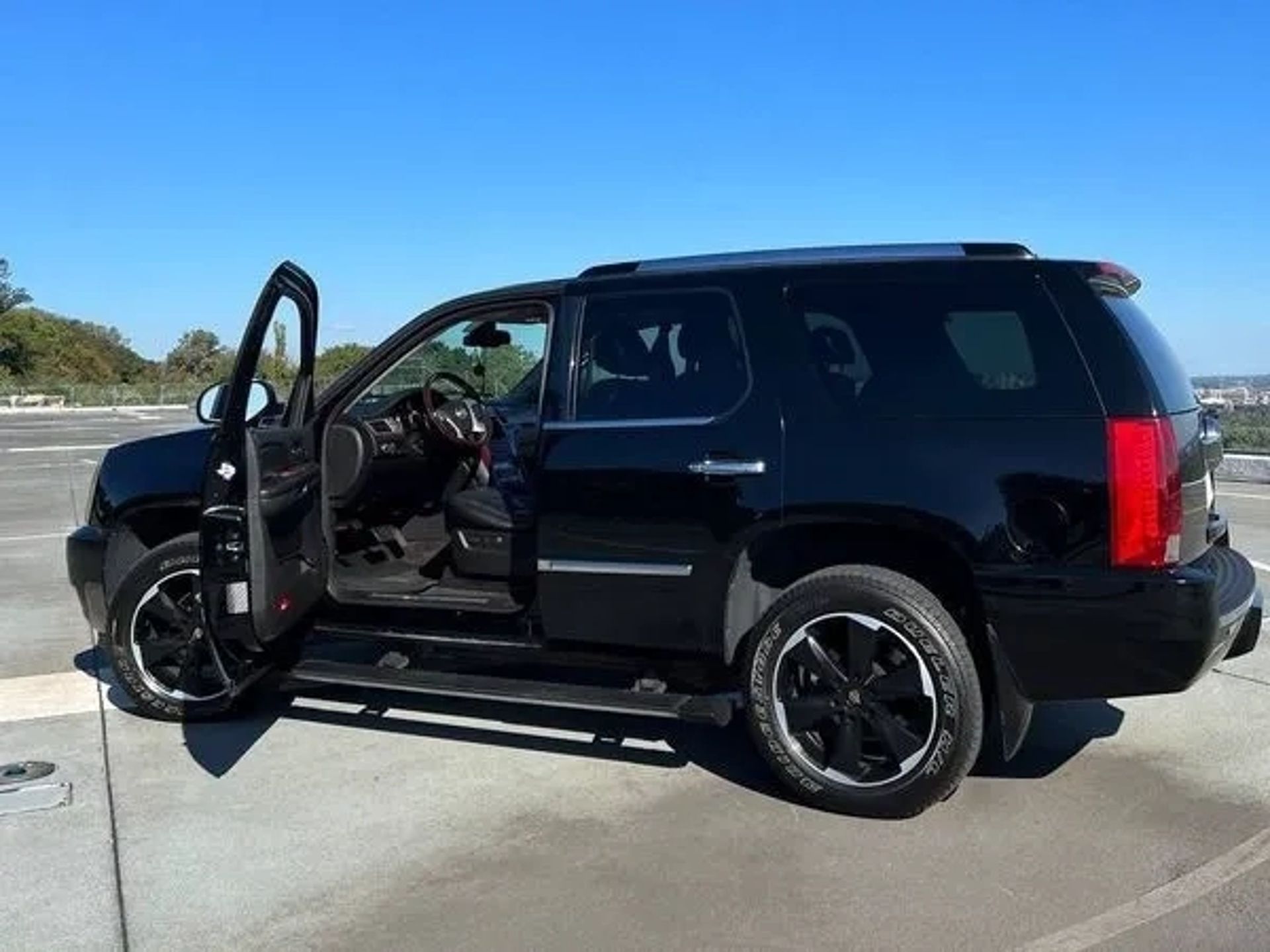122 Позашляховик на весілля Cadillac Escalade з водієм