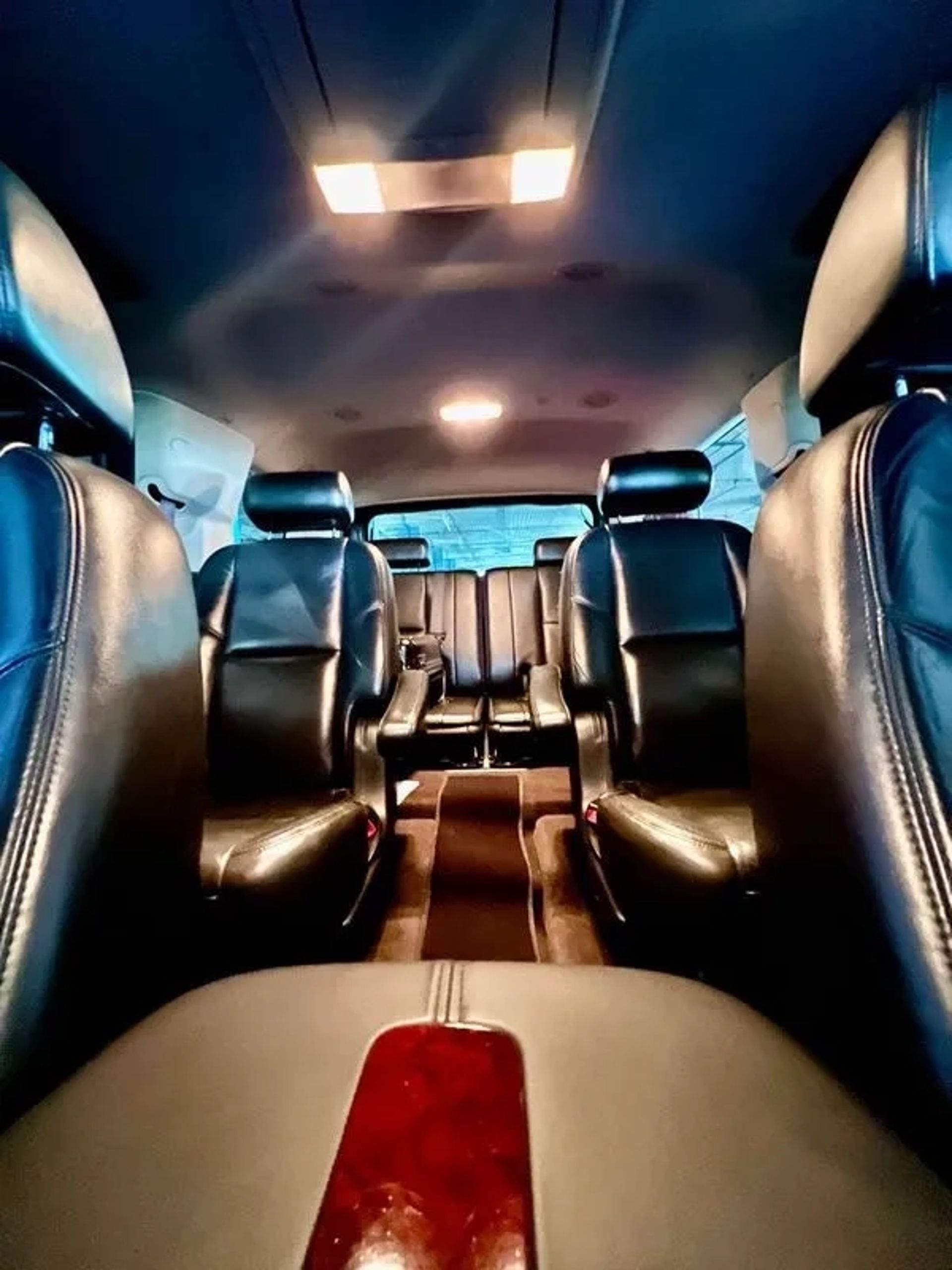 122 Позашляховик на весілля Cadillac Escalade з водієм