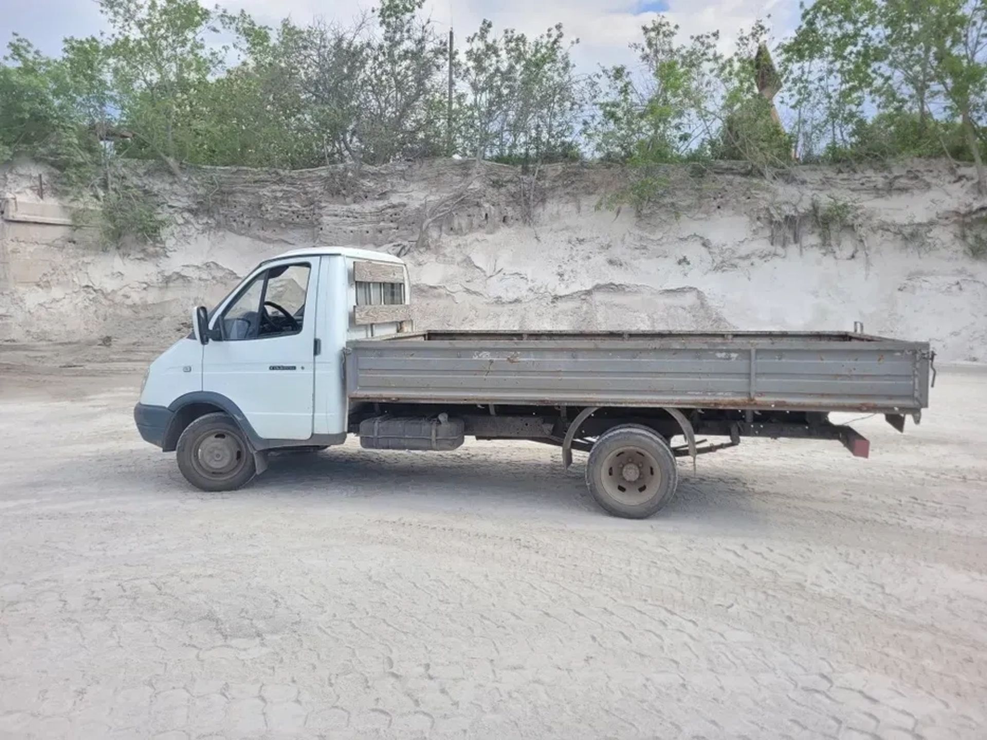 Отсев песок щебень бут чернозем доставка по городу и области