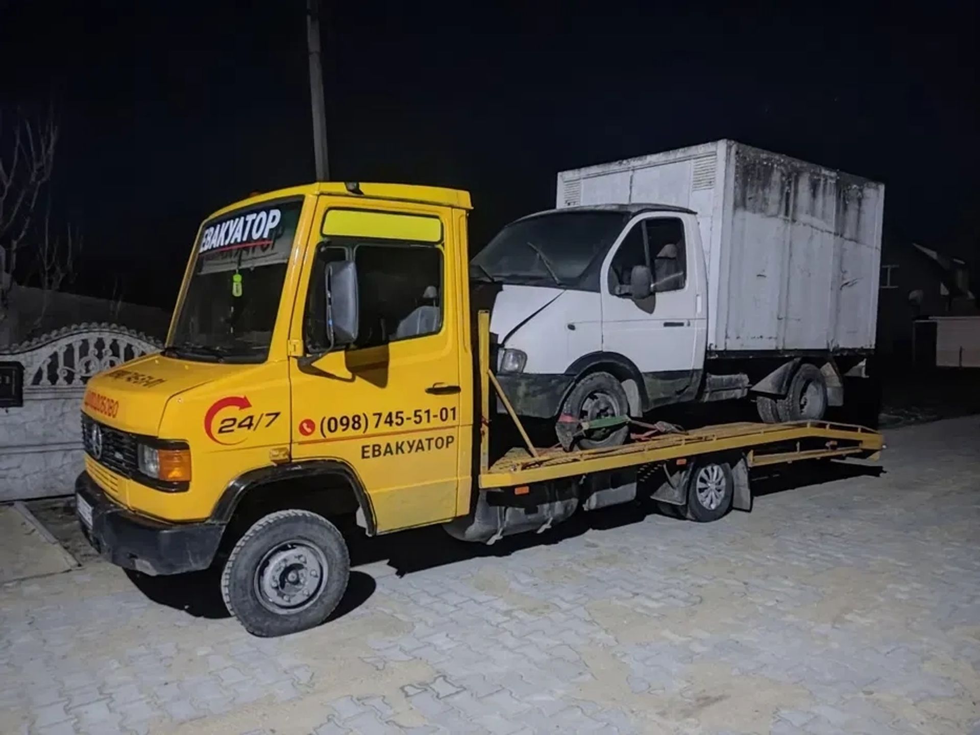 Евакуатор з лебідкою на базі Mercedes-Benz Vario 3,5 тонн