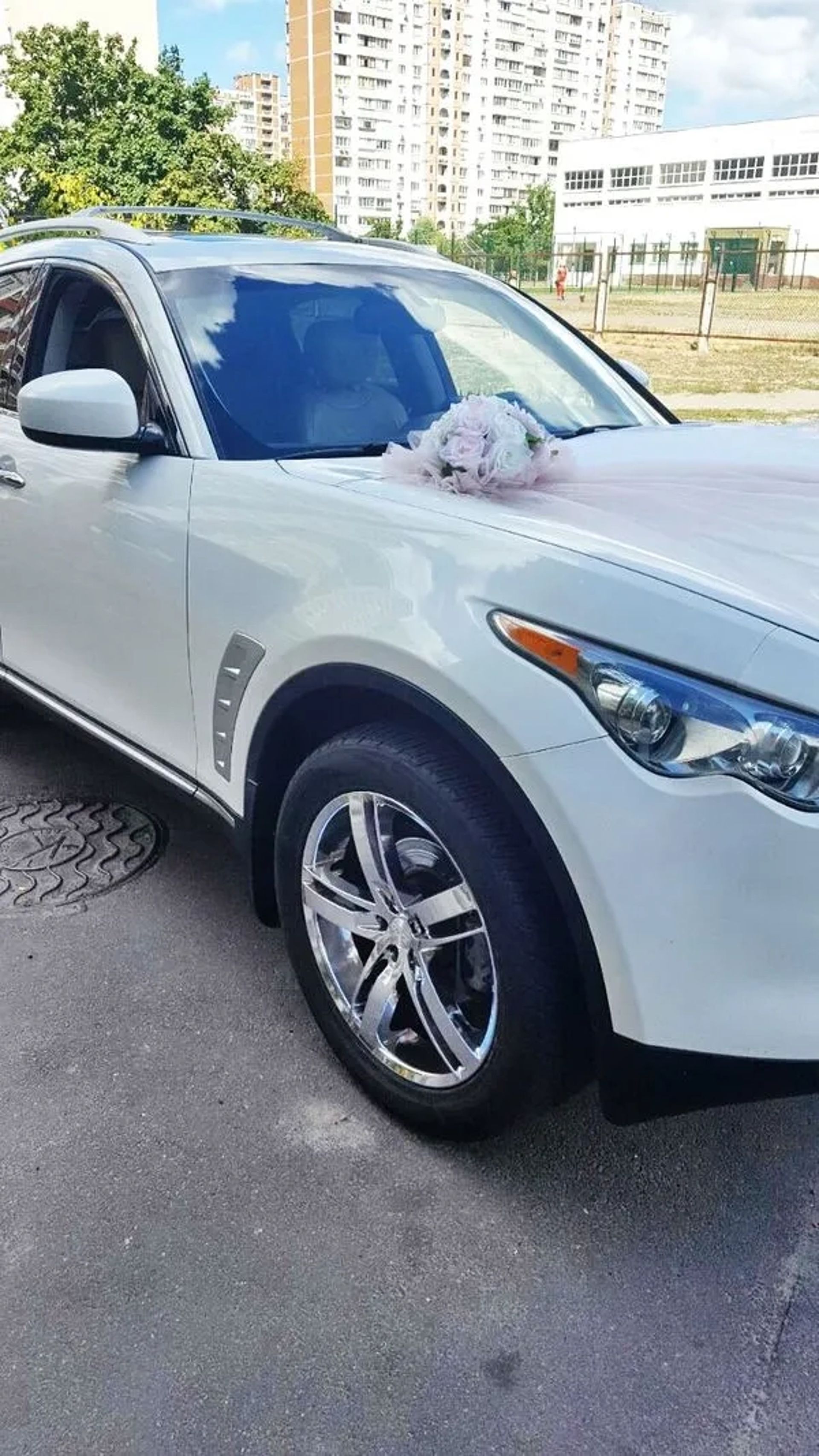 236 Позашляховик на весілля Infiniti FX35 біла