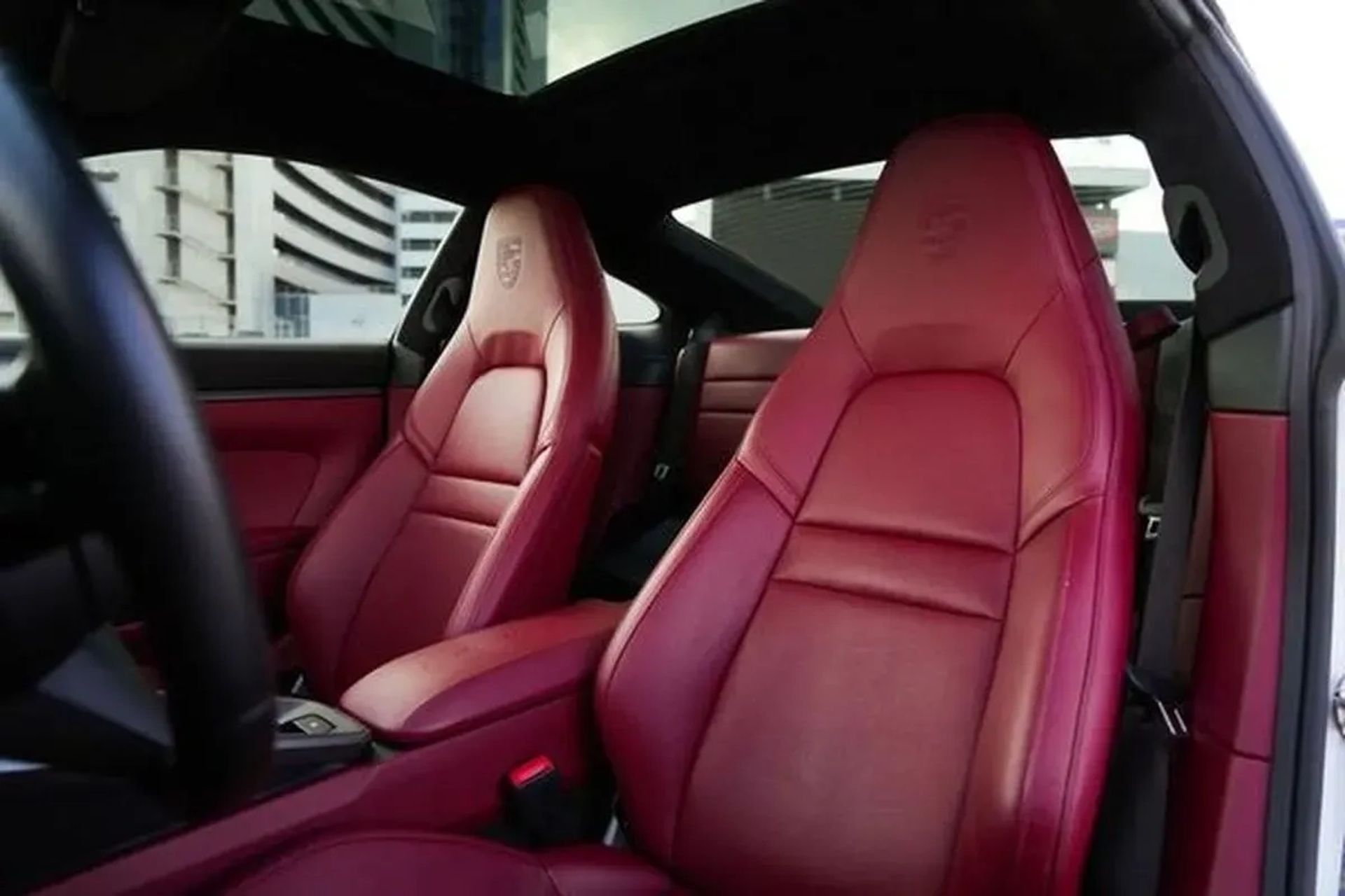 276 Porsche 911 Carrera 4S (білий) для зйомок і яскравих подій