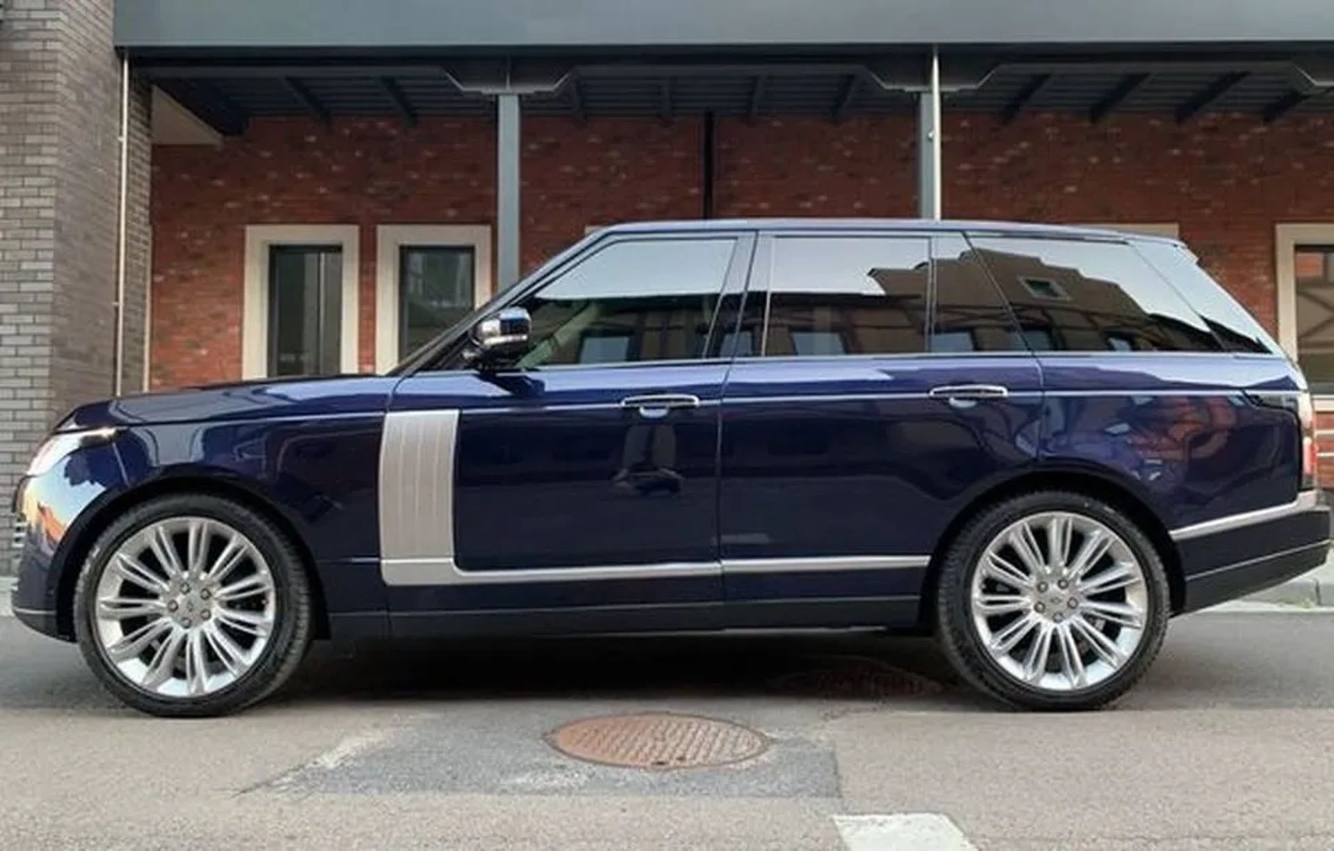 023 Range Rover Vogue Long без водія або з водієм