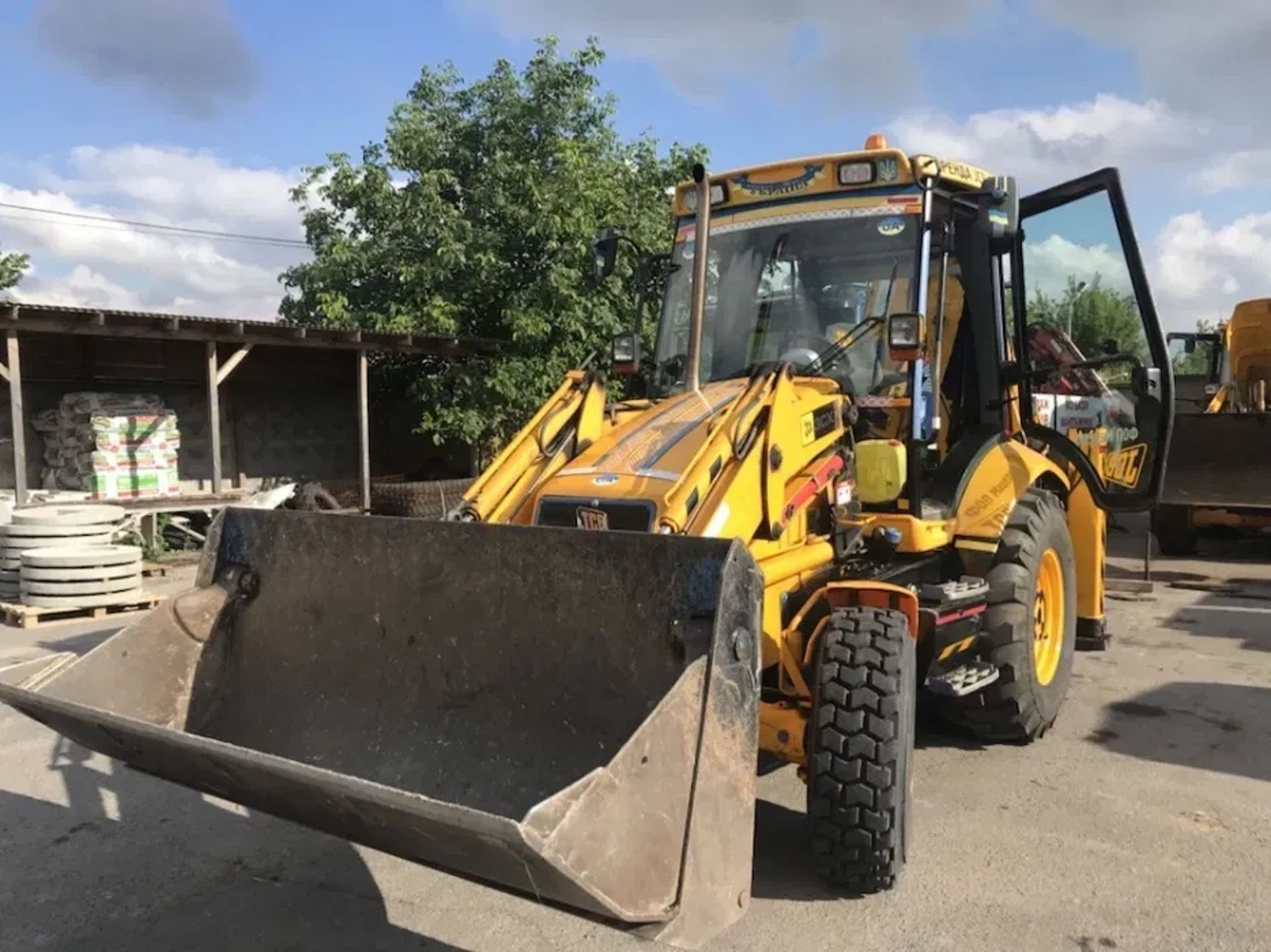 Екскаватора-Навантажувача JCB: Всі Види Земельних Робіт!