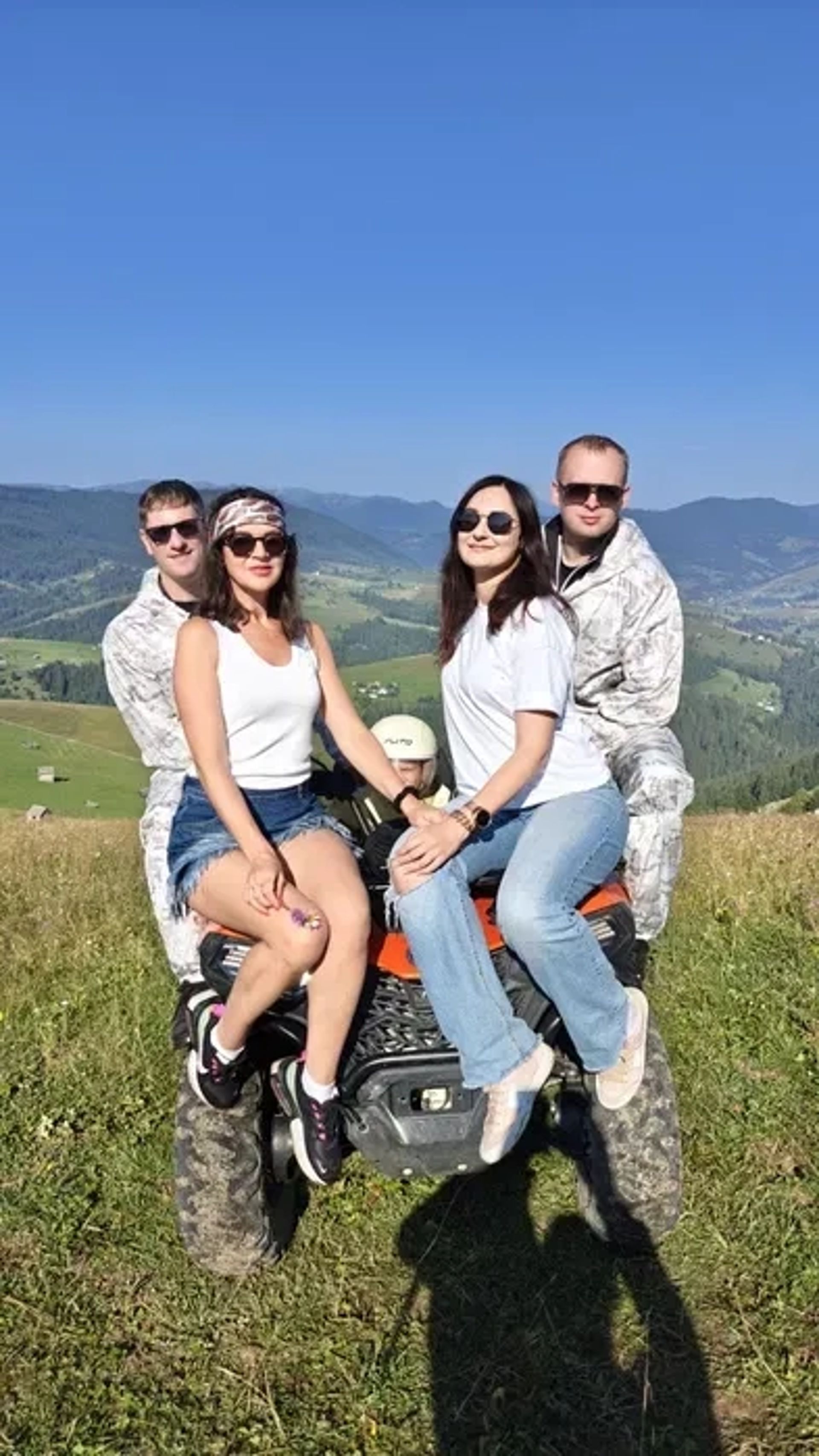 Подорожі Карпатами квадро