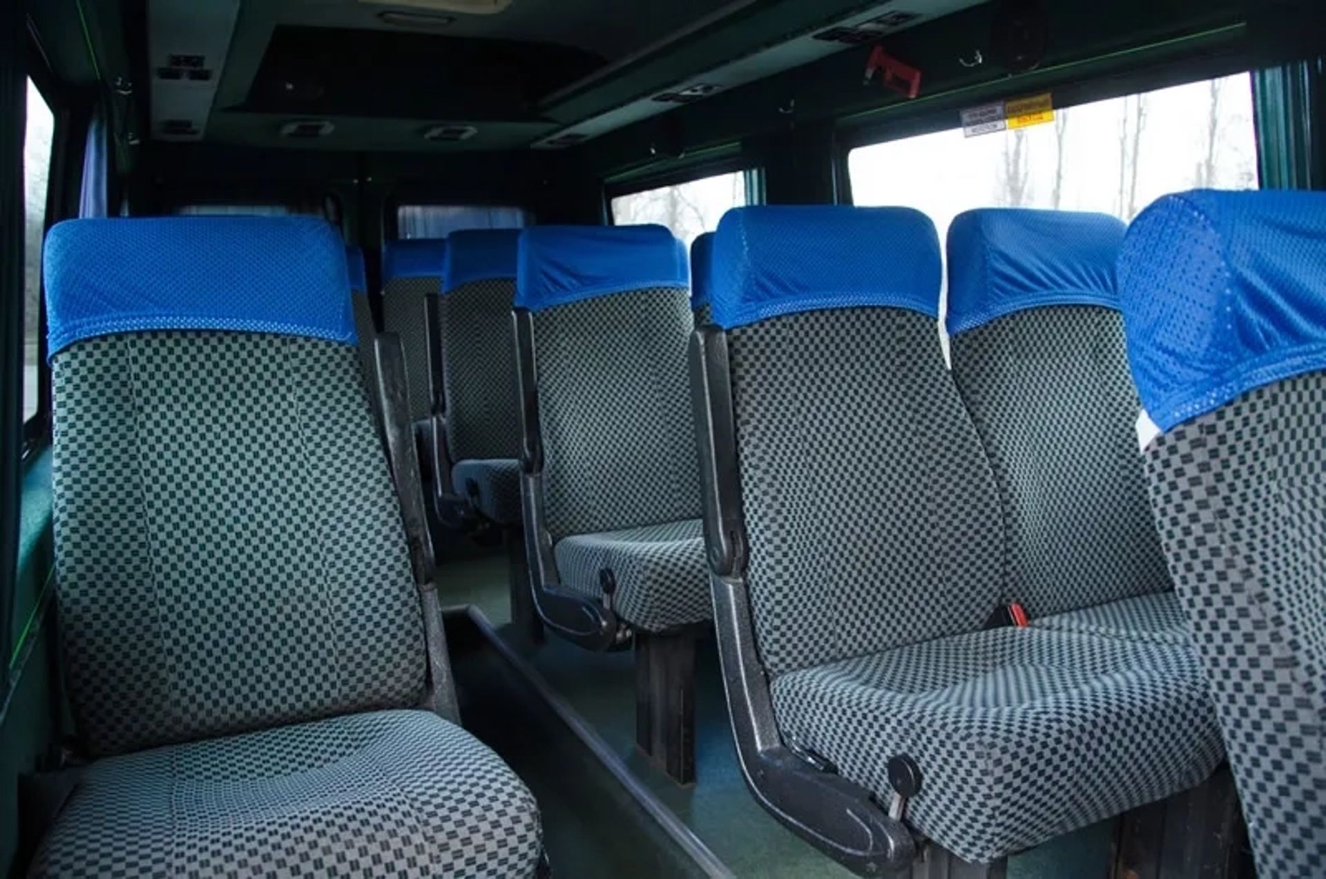 Мікроавтобус Mercedes Sprinter 313 з водієм.