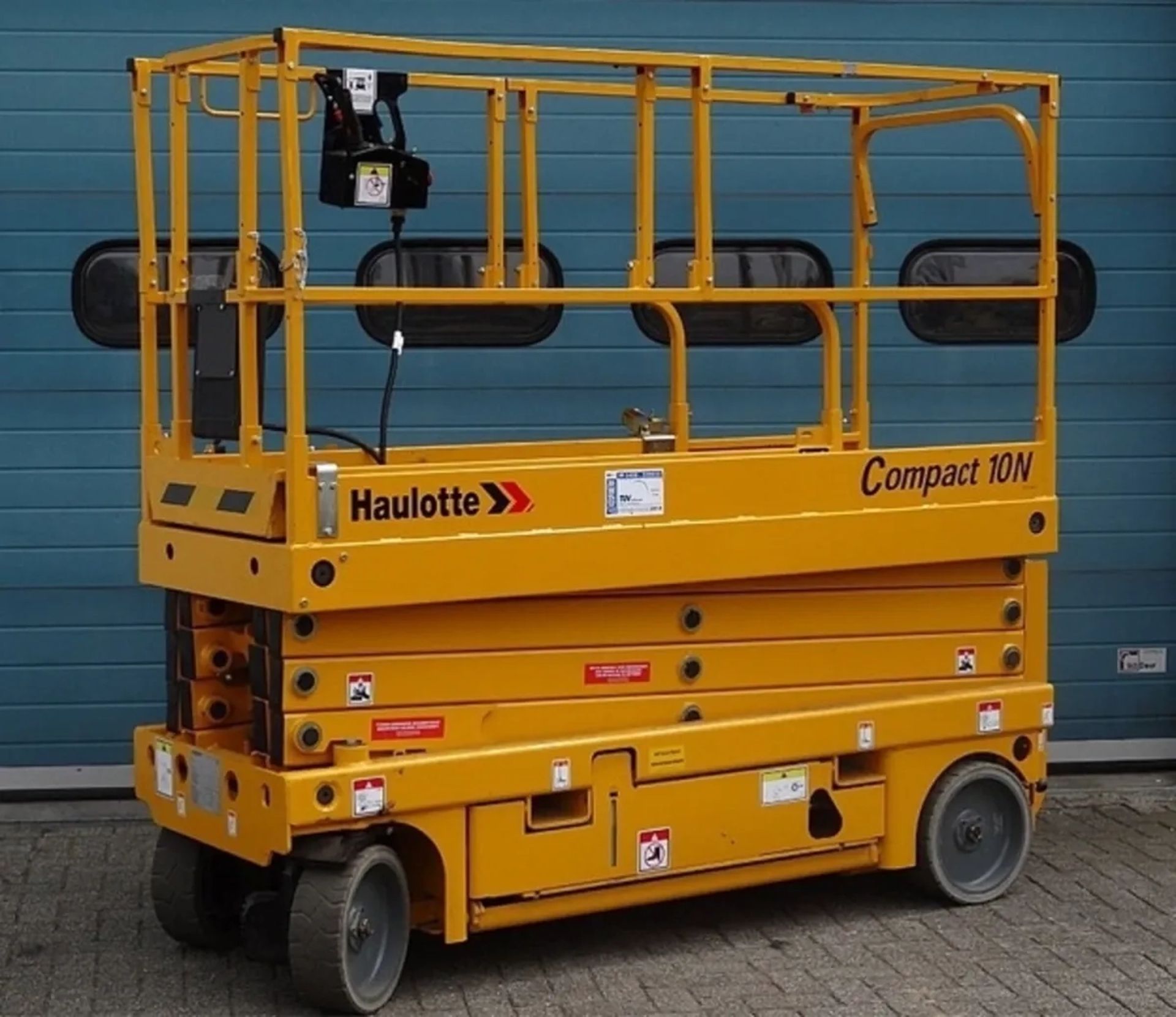 Ножичний підйомник HAULOTTE COMPACT 10N