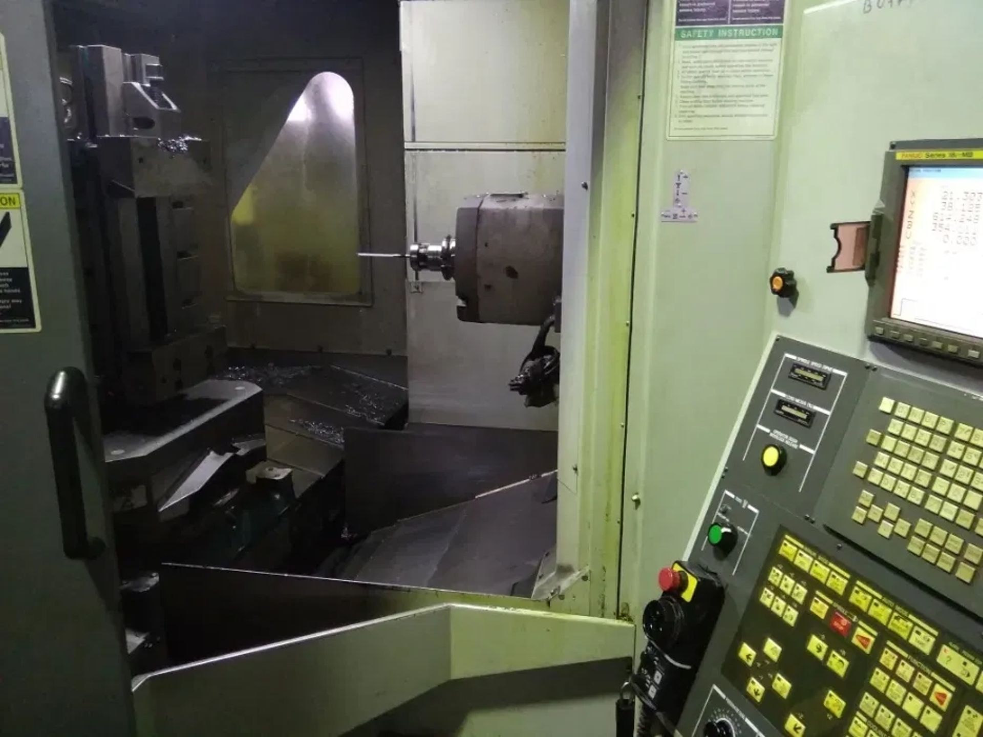 Повний спектр операцій з металообробки, включаючи токарне обточування та фрезерне формування поверхонь на обладнанні з ЧПУ