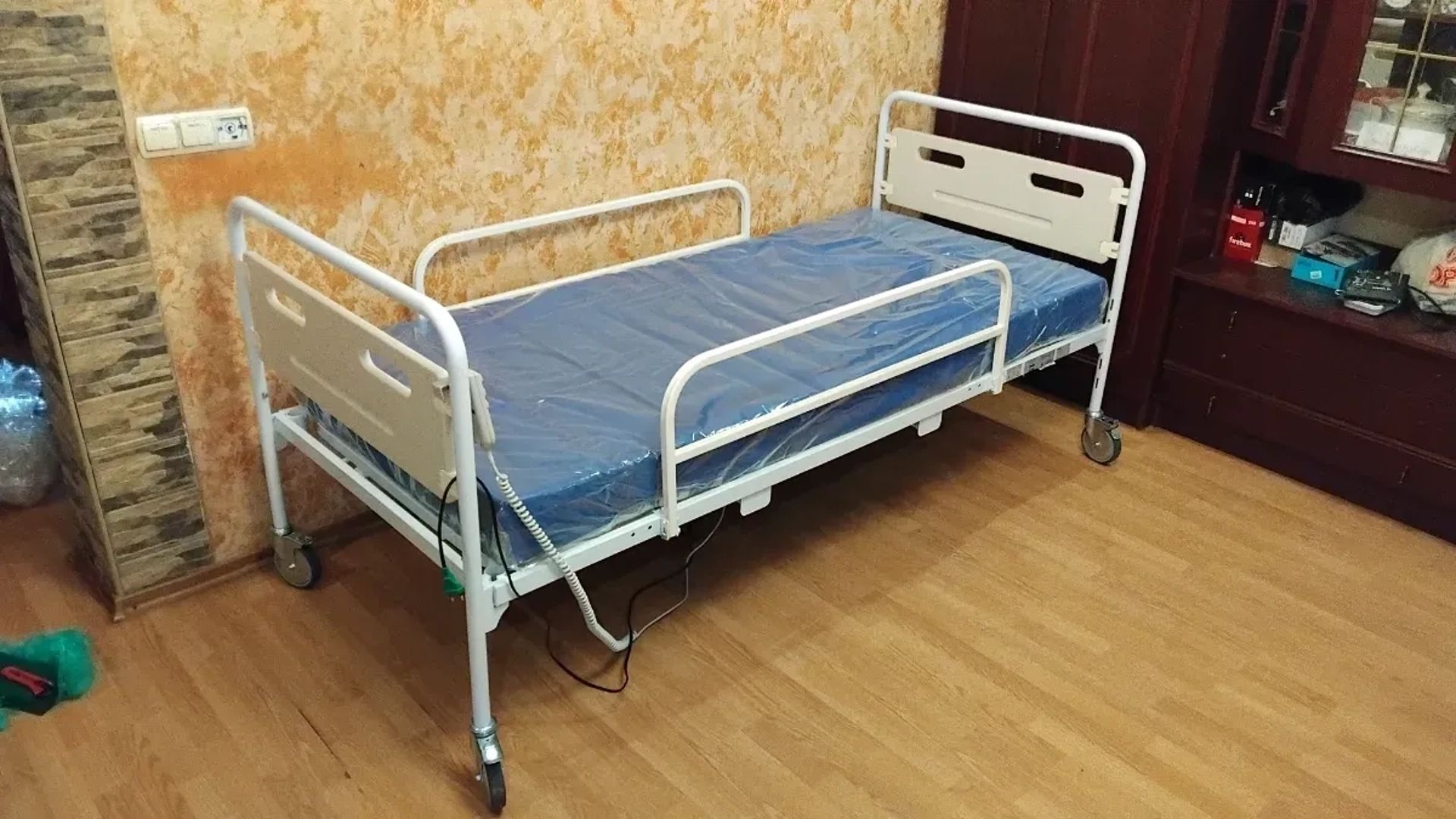 Медичне Ортопедичне ліжко з електричним регулюванням