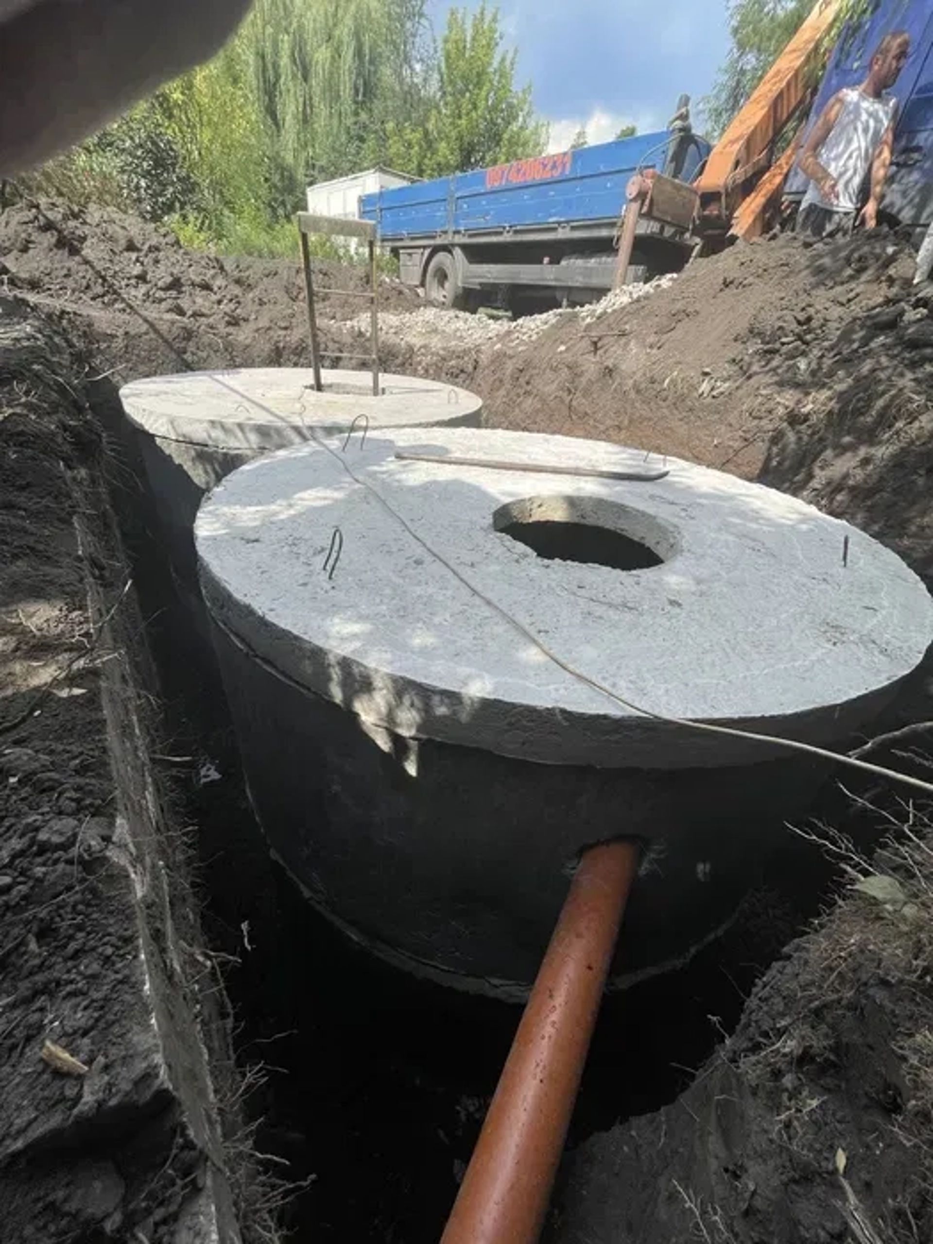 Зливна яма копка септиків водопровід земляні роботи каналізація
