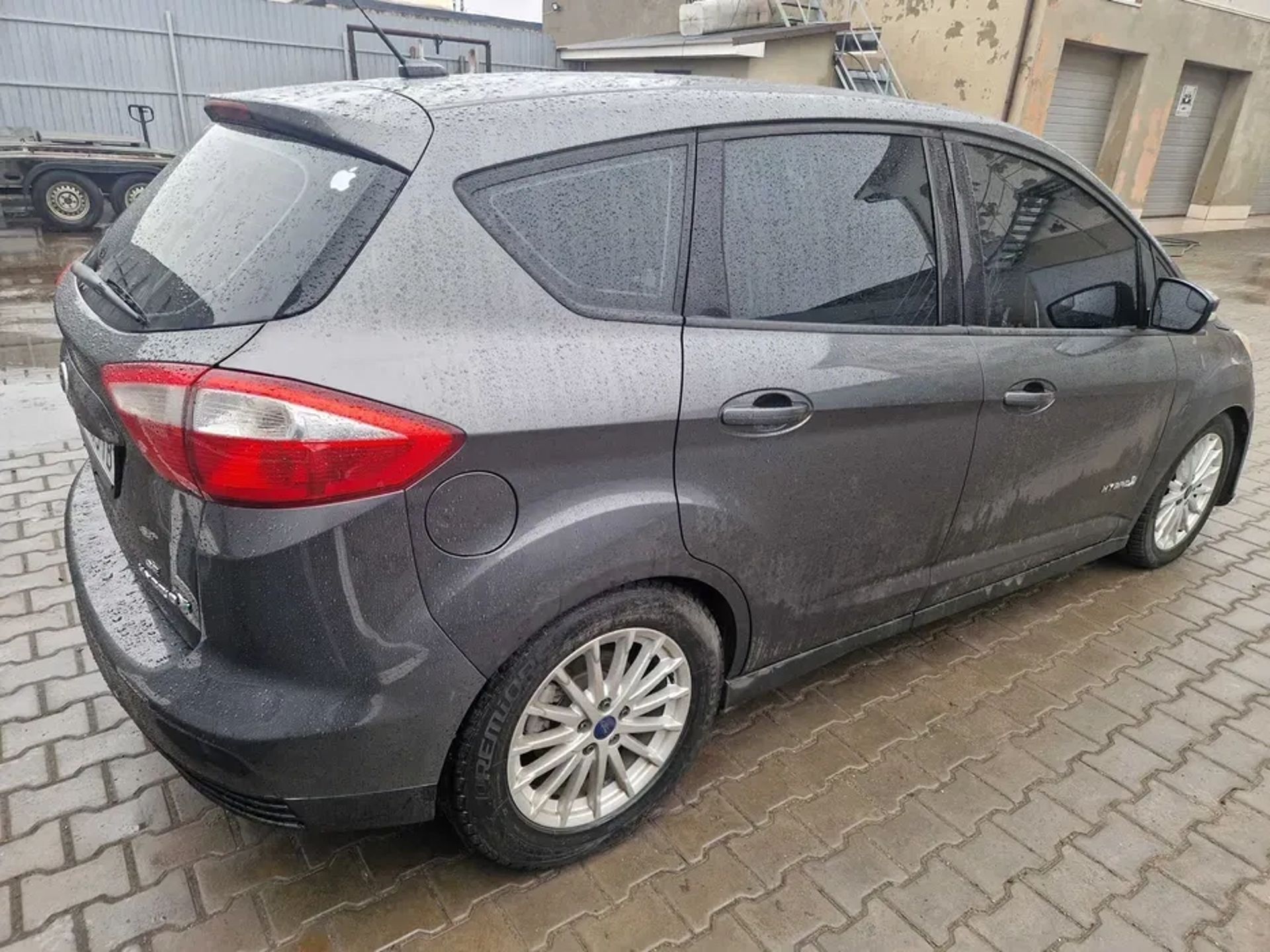 Ford C-Max Hybrid 2015. Економне авто