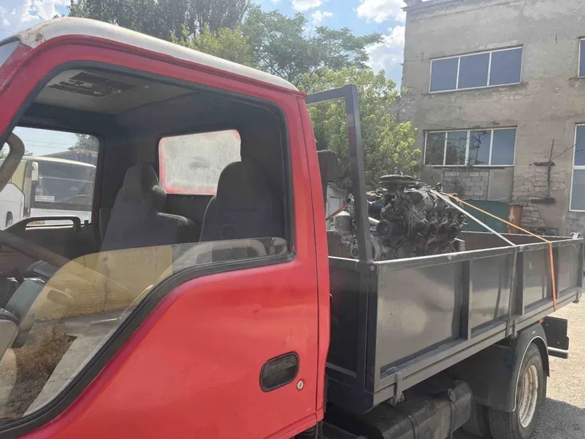 Вивезення сміття. Перевезення доставка вантажу 3,5 тонн. Самоскид газель