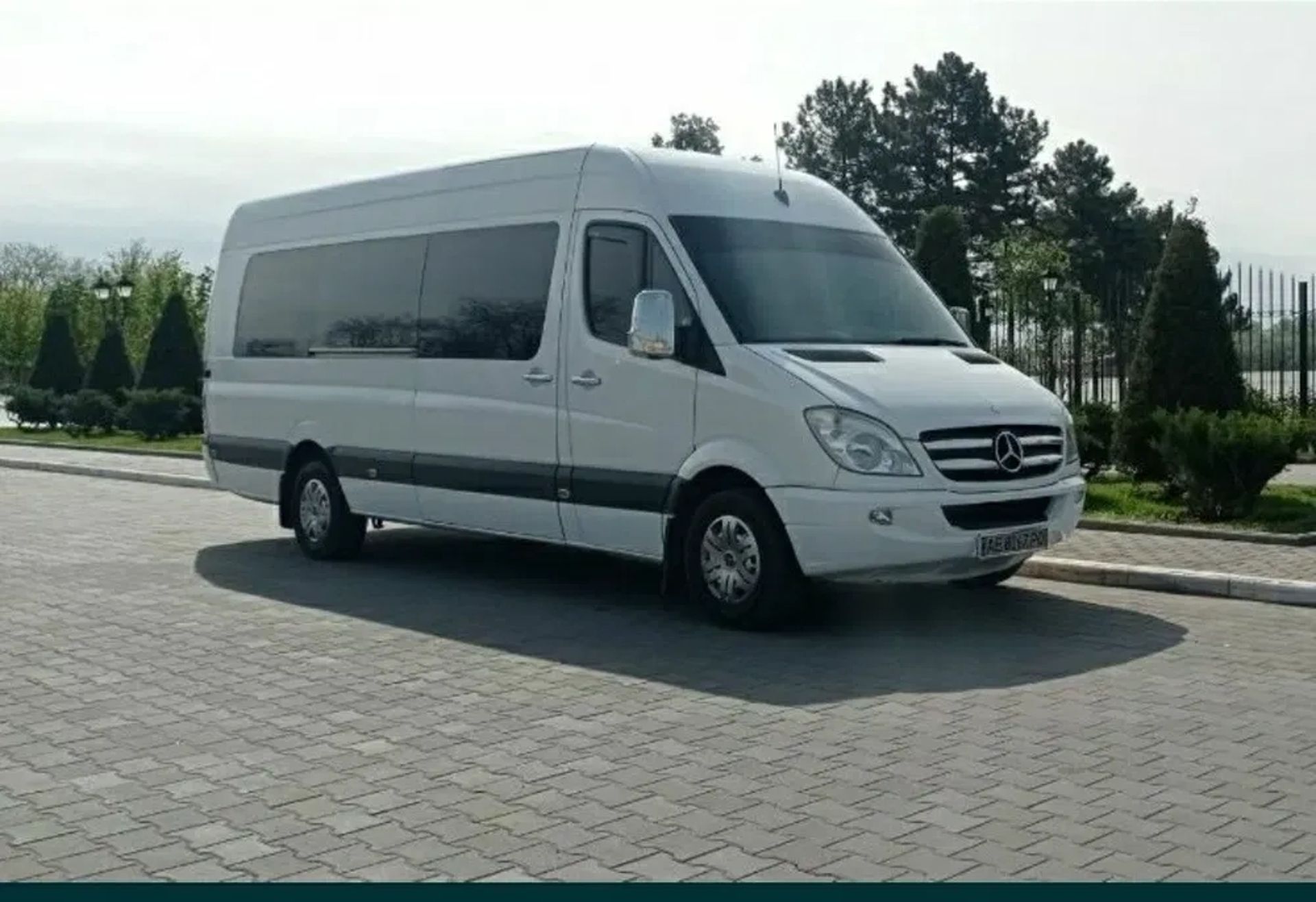 Мікроавтобус Mercedes-Benz Sprinter (21 місце)